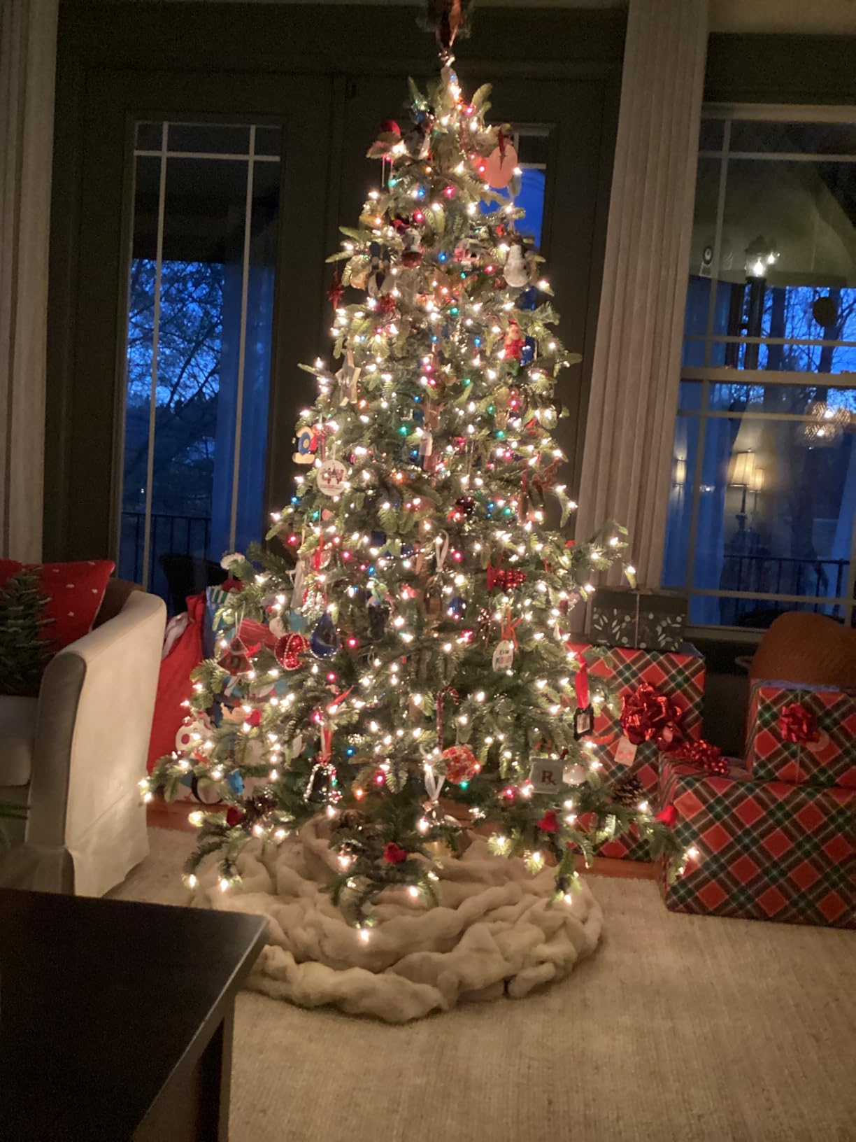 Puleo International 6.5ft Pre-Lit Aspen Fir Artificial Christmas Tree with 500 Clear Lights, 903 Realistic Dense Branch Tips, Easy Setup Artificial Trees with Sturdy Metal Stand customer photo 2