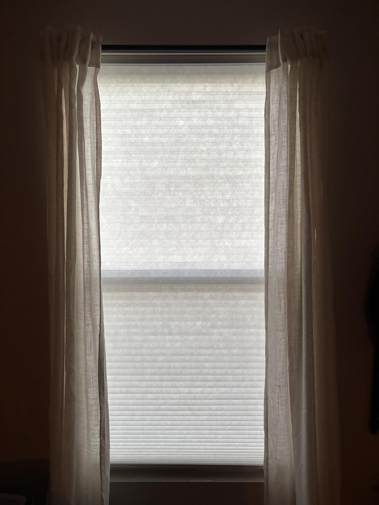 BlindsAvenue Cordless Cellular Honeycomb Shade, Light Filtering Blinds for Indoor Window, Thermal Insulation Shades for Home, Noise Reduction, Color: White, Size: 30