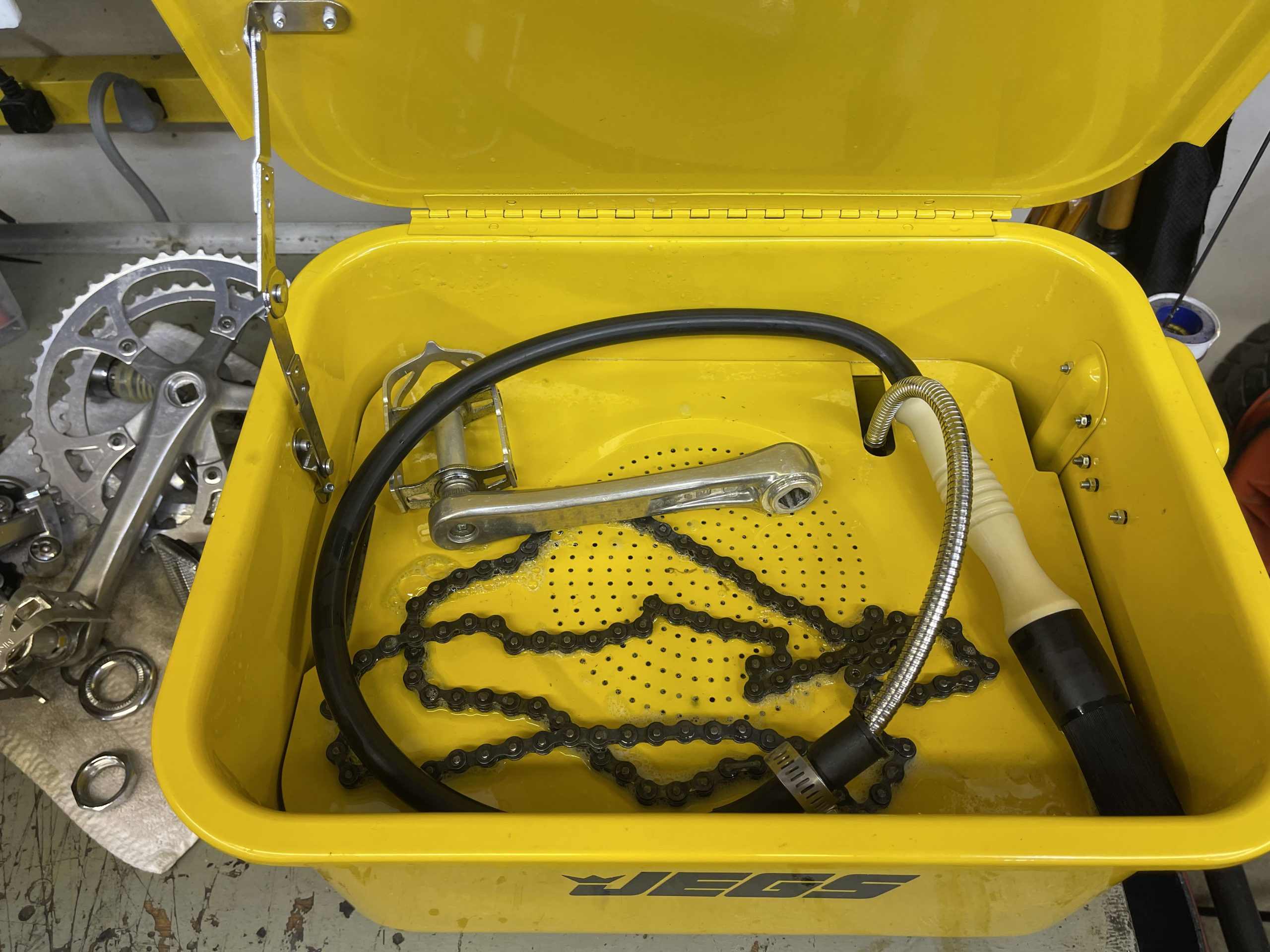 JEGS 5-Gallon Portable Parts Washer | 3.5 Gallon Solvent Capacity | 3.96 GPM Max Pump Output | Heavy Duty Steel | Powder Coated Black with JEGS Logo customer photo 1