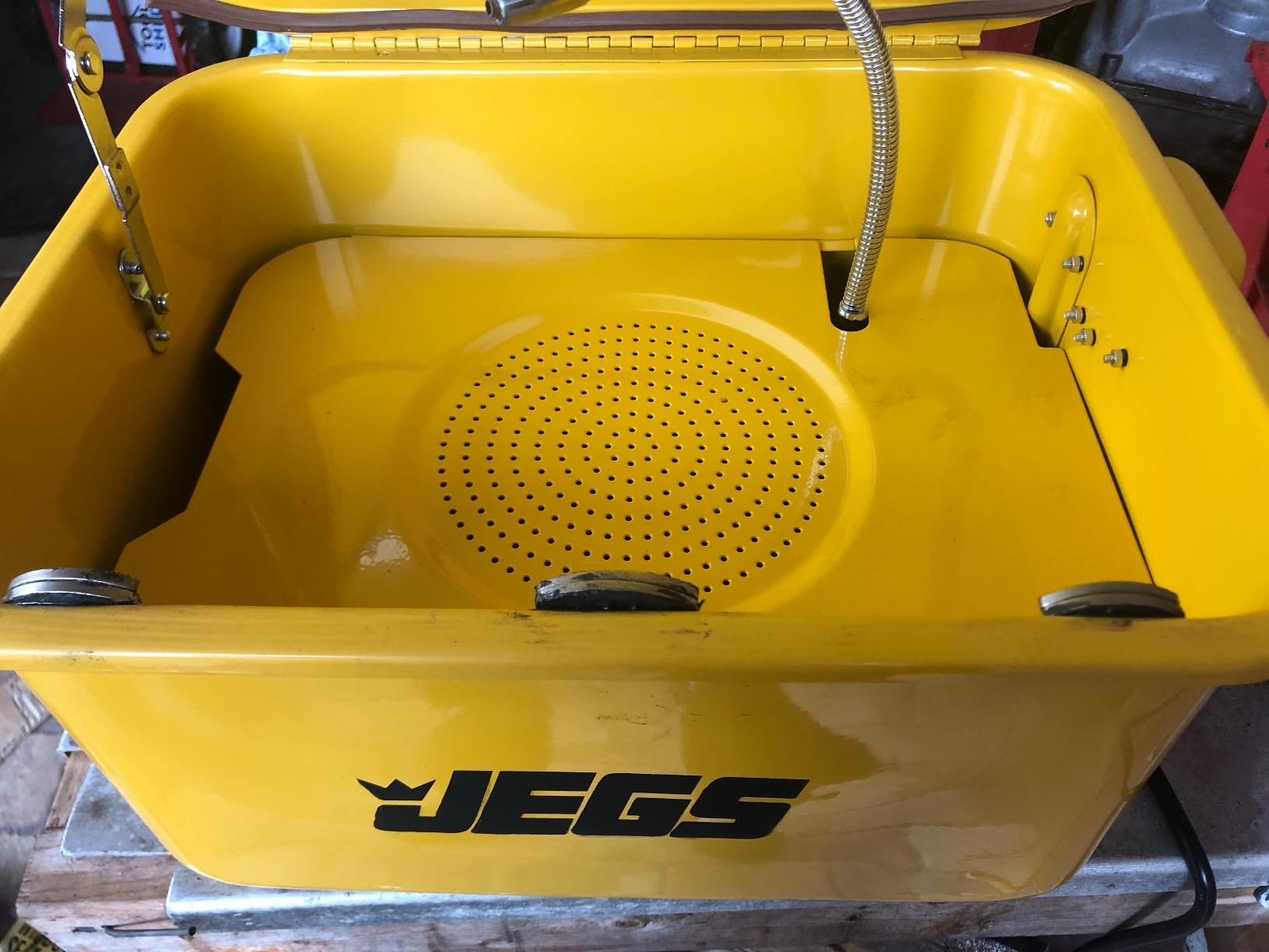 JEGS 5-Gallon Portable Parts Washer | 3.5 Gallon Solvent Capacity | 3.96 GPM Max Pump Output | Heavy Duty Steel | Powder Coated Black with JEGS Logo customer photo 2