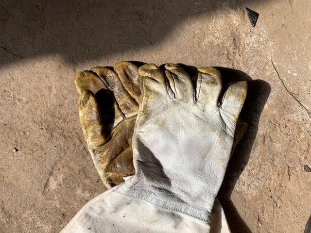 Goatskin Leather Beekeeper's Glove with Long Canvas Sleeve & Elastic Cuff (Large) customer photo 2