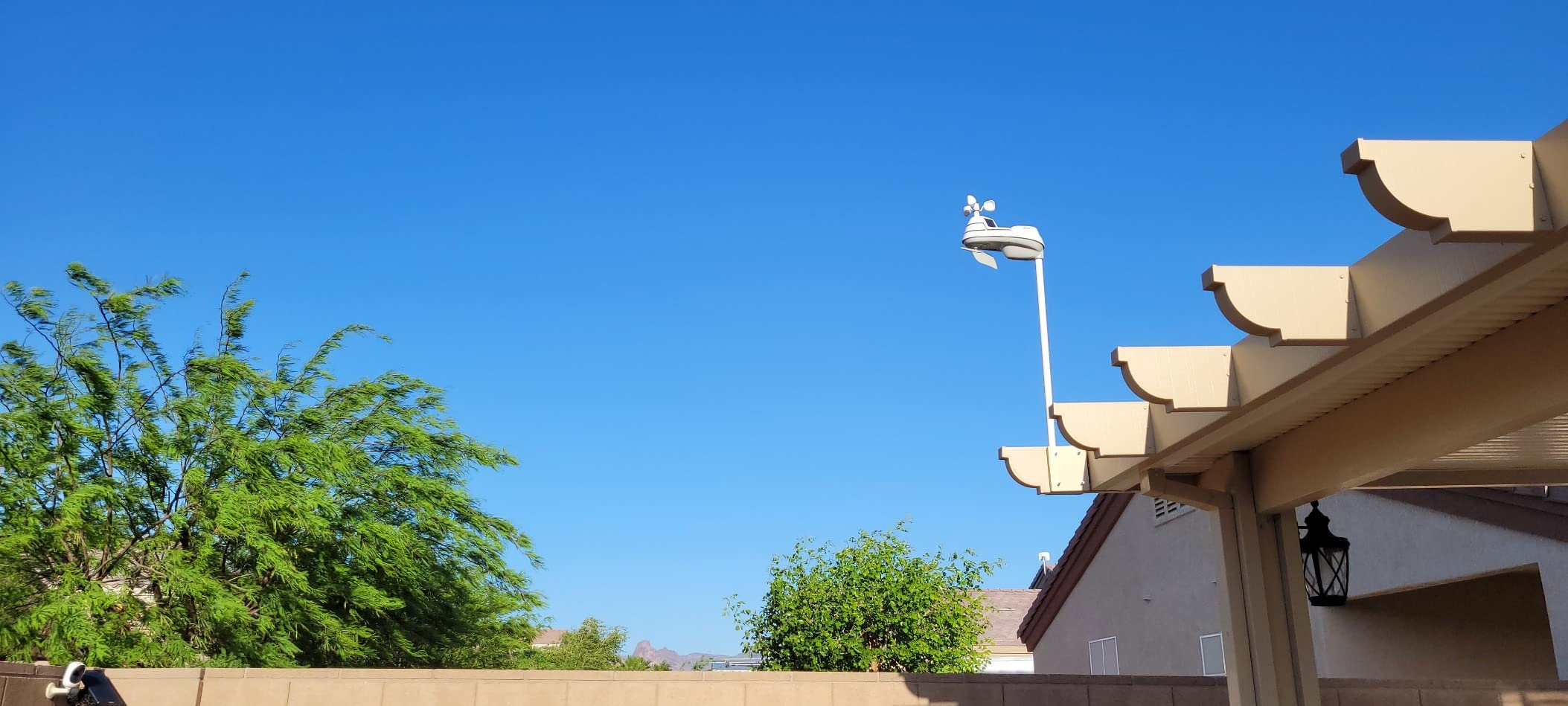 AcuRite Iris (5-in-1) Home Weather Station with Wi-Fi Connection to Weather Underground with Temperature, Humidity, Wind Speed/Direction, and Rainfall (01540M), Black customer photo 1