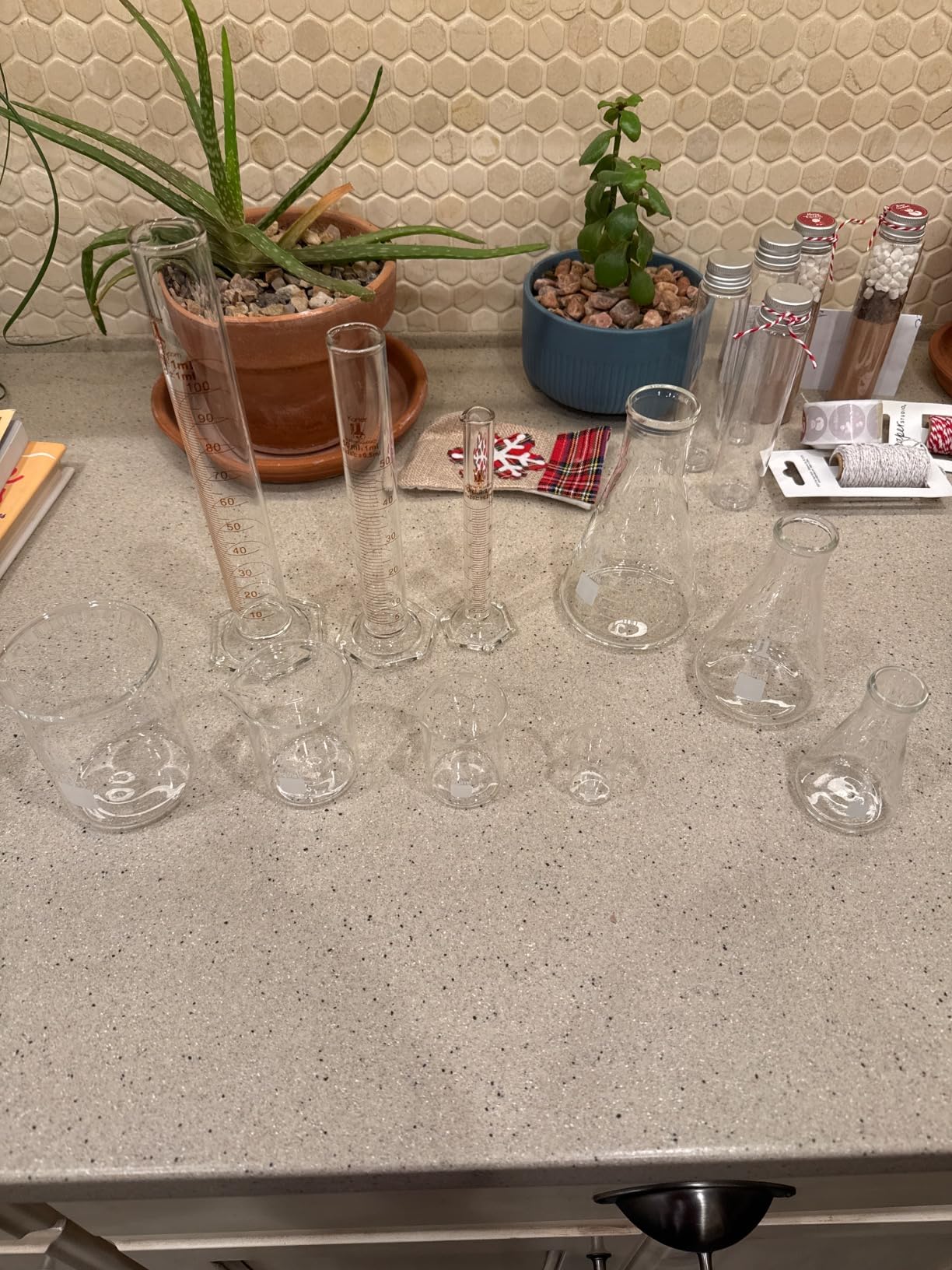 Beaker, Flask, Cylinder Set, 3.3 Boro. Glass - 9 Pieces - Beaker Set, Flask Set, and Graduated Cylinder Set, Karter Scientific 233N2 customer photo 1