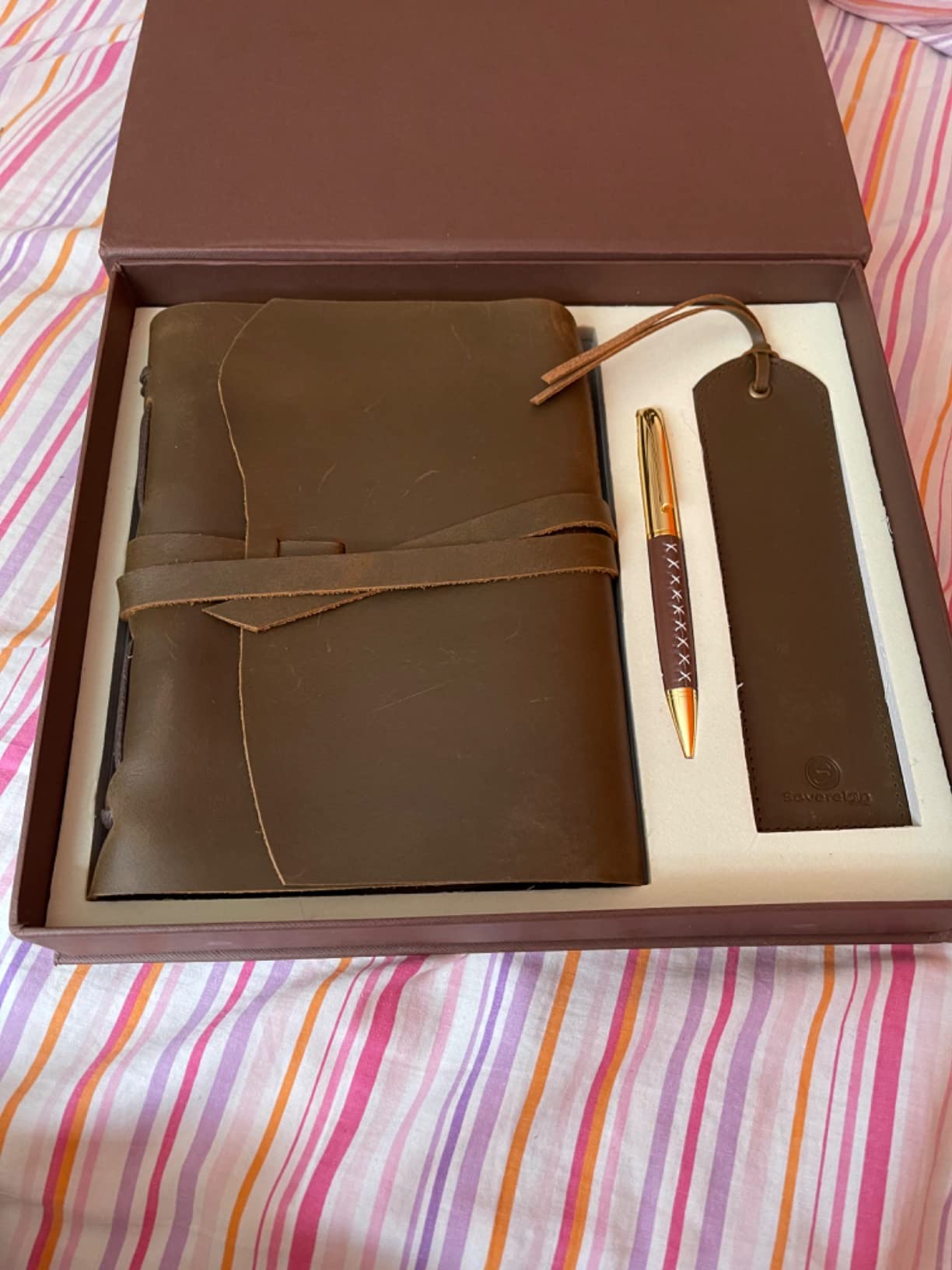 Leather Bound Journal for Men and Women, Handmade Gift Set with Genuine Leather Bookmark and Stylish Pen, Vintage and Classic, Notebook, Sketchbook, Planner, Journal and Diary (300 Pages) (8x6