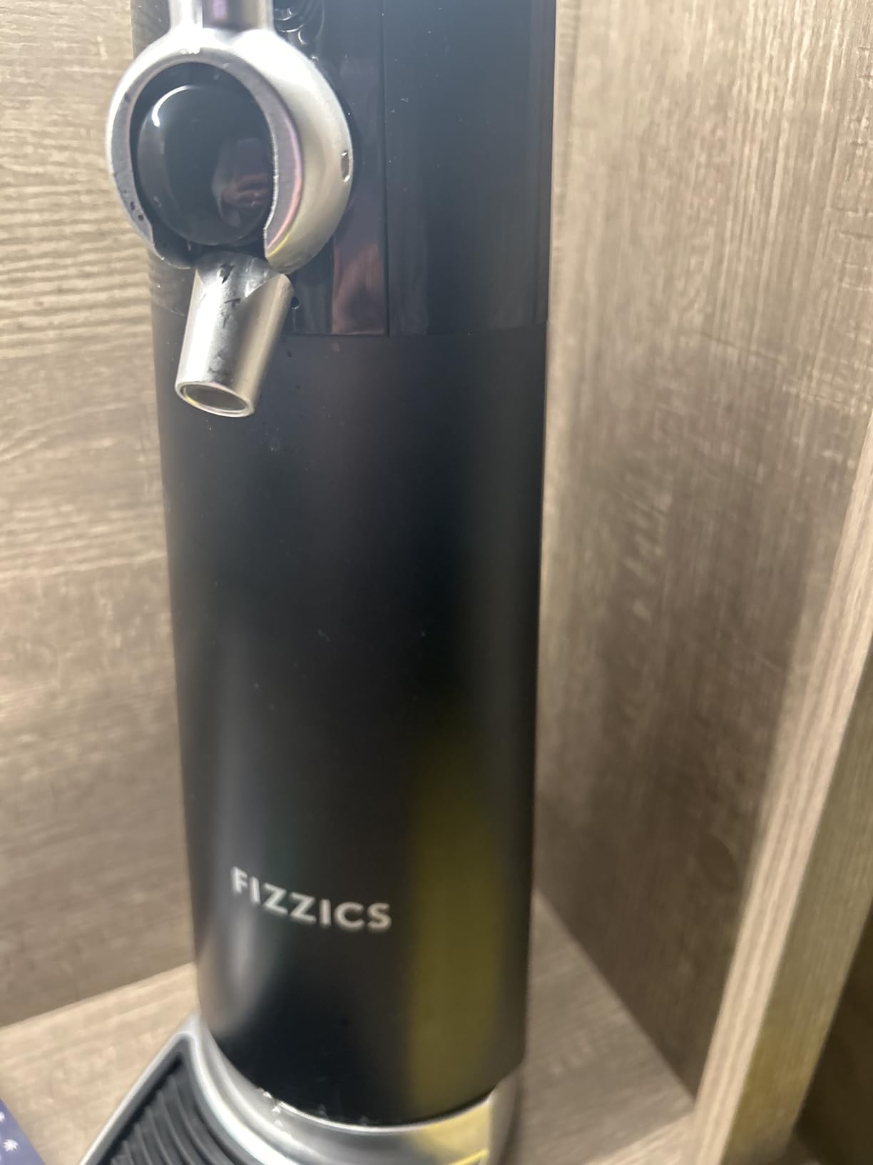 FIZZICS DraftPour Beer Dispenser - Converts Any Can or Bottle Into a Nitro-Style Draft, Carbon customer photo 1