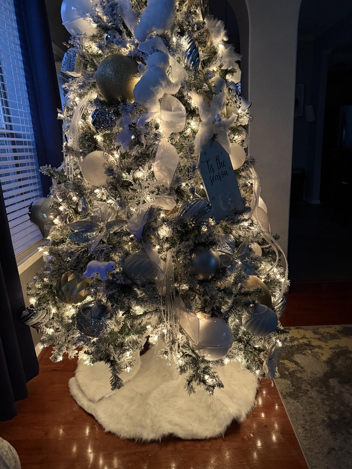 Best Choice Products Pre-Lit Artificial Christmas Tree, 6ft Snow Flocked Design Pine Tree, Full Appearance Snowy w/Easy Assembly, Metal Stand customer photo 1
