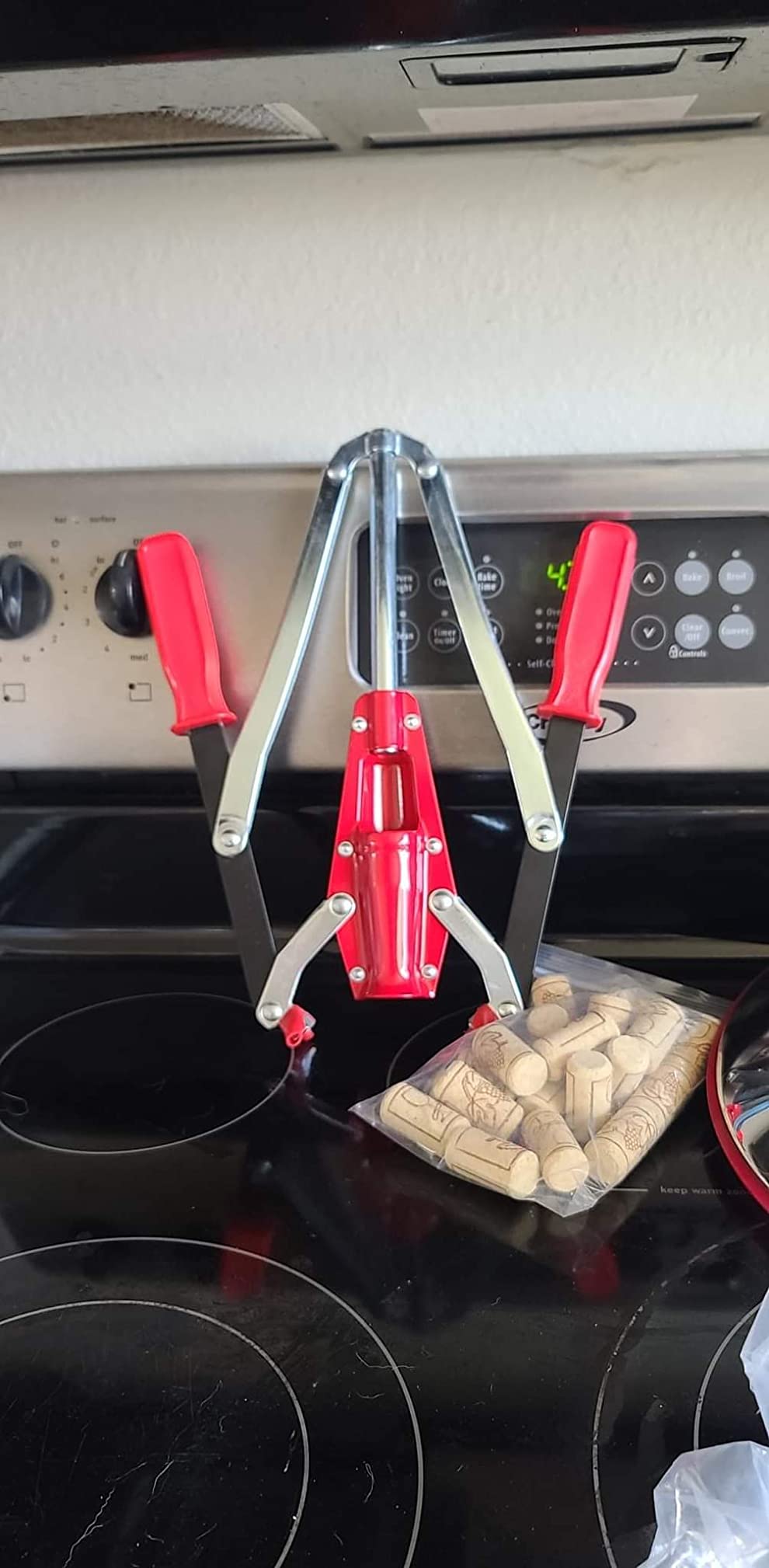 Wine Bottle Double Lever Hand Corker, For Standard Wine, Belgian Beer, and Synthetic Plastic Corks, with 20 Count Wine Corks customer photo 1