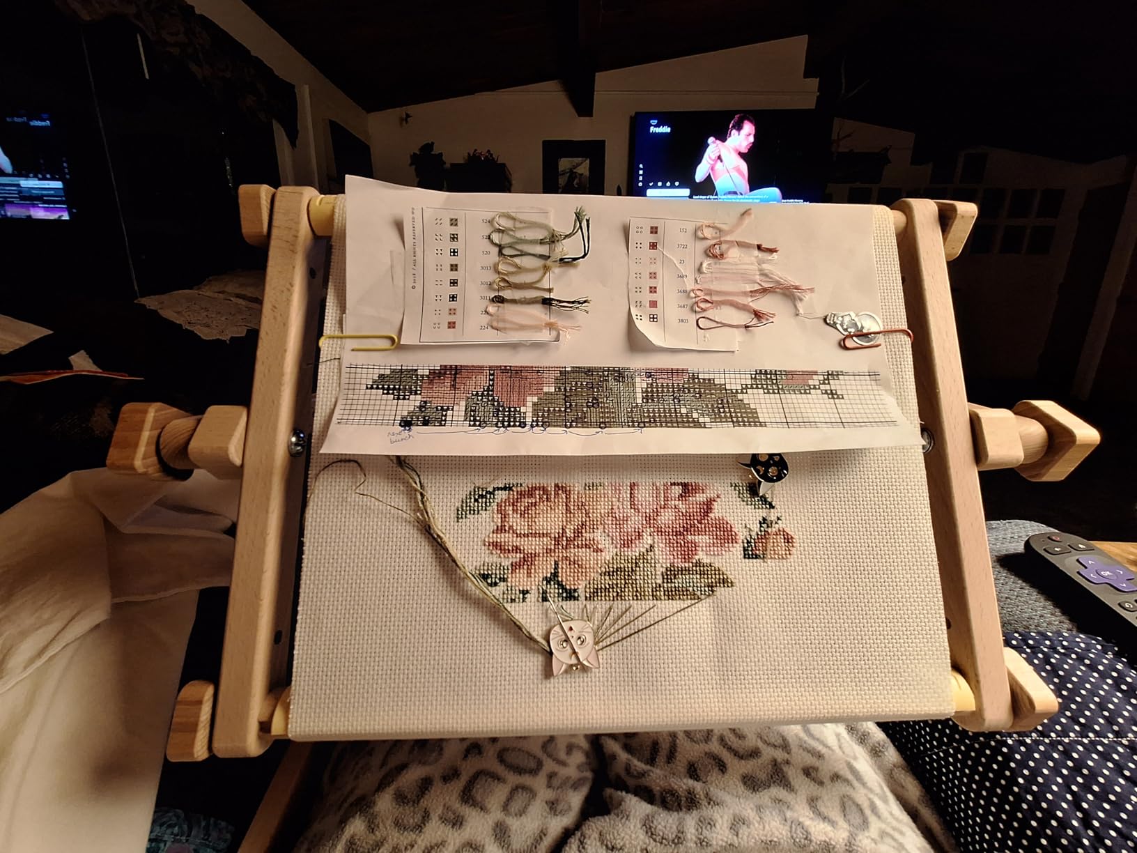 Needlework Table and Lap Hands-Free Stand with Adjustable Frame Made of Organic Beech Wood Tapestry Cross Stitch Embroidery Frame Holder (15.7