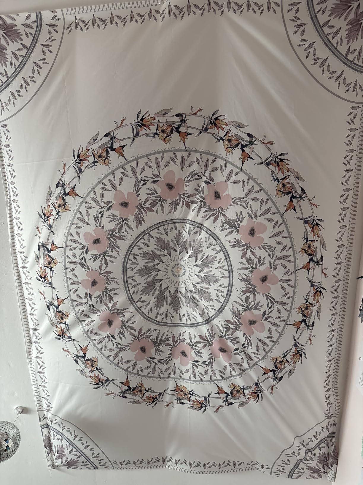 Simpkeely Sketched Floral Medallion Tapestry, Bohemian Mandala Wall Hanging Tapestries, Indian Art Print Mural for Bedroom Living Room Dorm Home Décor 59.1 x 80 Inches (Mauve) customer photo 2