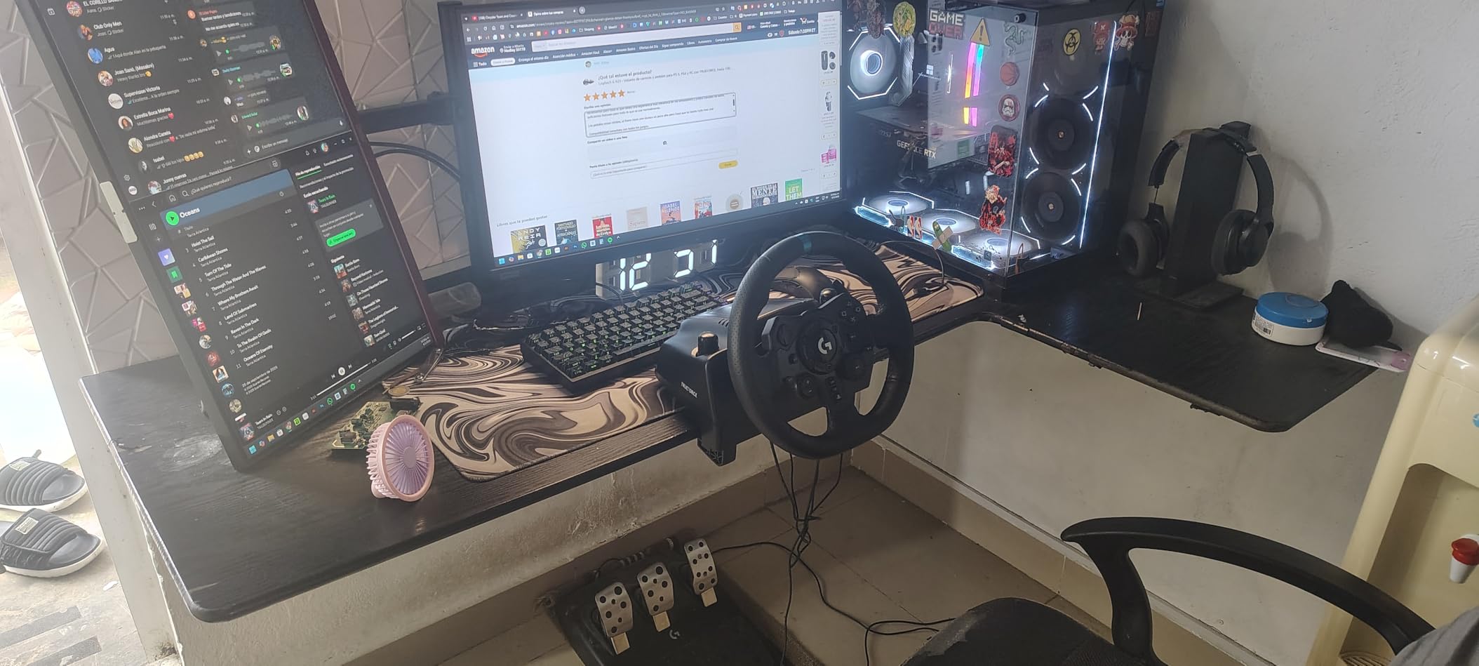 Logitech G923 Racing Wheel and Pedals, TRUEFORCE up to 1000 Hz Force Feedback, Gaming Steering Wheel PS5, PS4, PC, Mac, Genuine Leather - Black customer photo 1