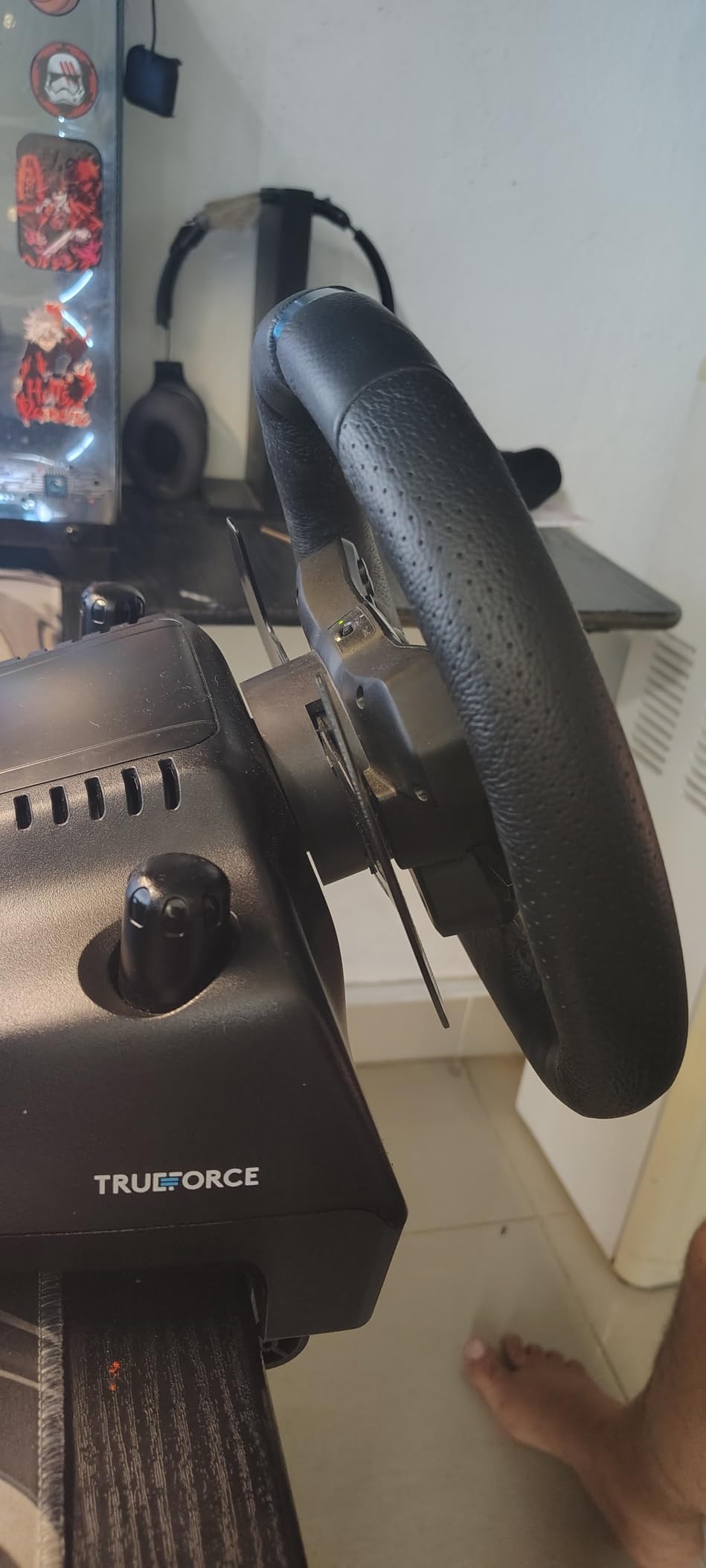 Logitech G923 Racing Wheel and Pedals, TRUEFORCE up to 1000 Hz Force Feedback, Gaming Steering Wheel PS5, PS4, PC, Mac, Genuine Leather - Black customer photo 2