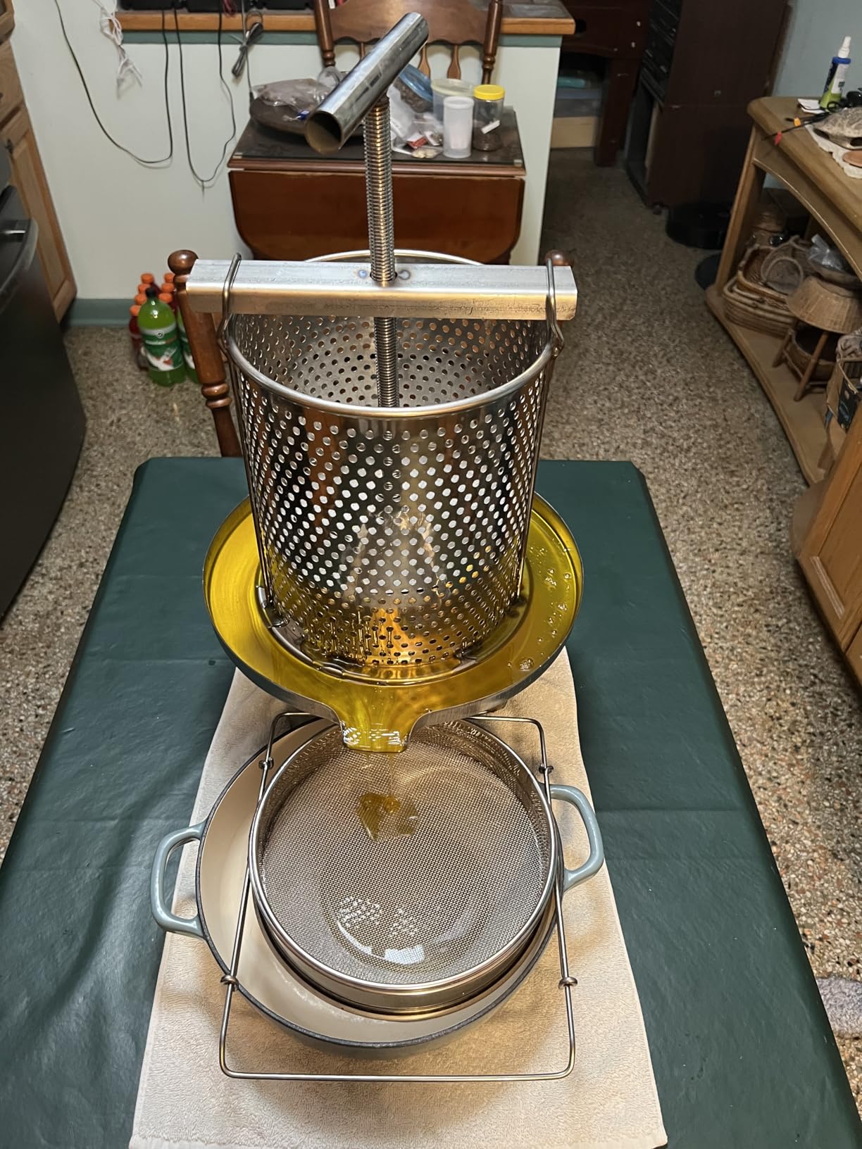 Mesh Honey Press Machine Presser Beeswax Extractor Fruit Honey Presser Honey Extractor Stainless Steel Mesh Honey Extractor for Home Beekeeping, Efficient Separation of Beeswax and Honey customer photo 1