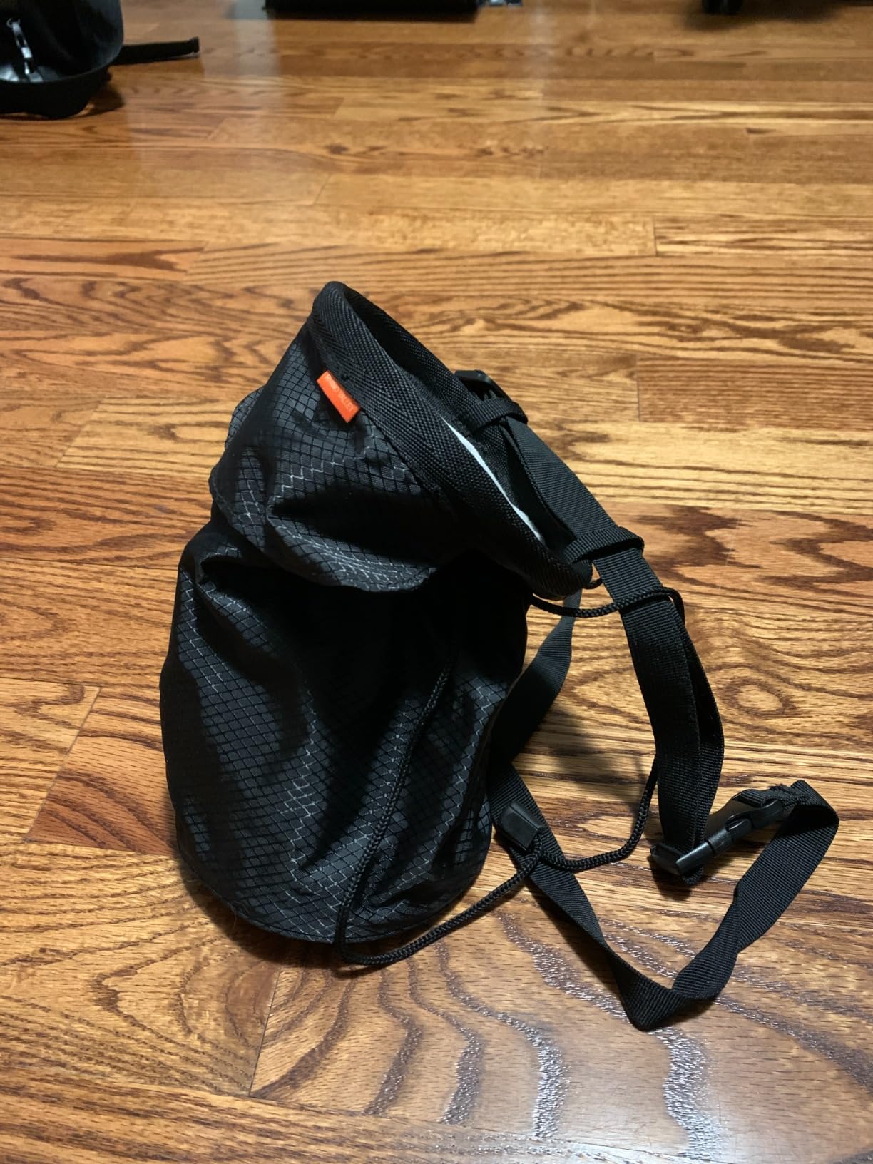 Rhino Valley Climbing Chalk Bag, No Leak Drawstring Chalk Bag with Adjustable Belt, Carabiner Clip and Zippered Pockets Chalk Bag for Rock Climbing, Cross Fit, Weight Lifting & More customer photo 2