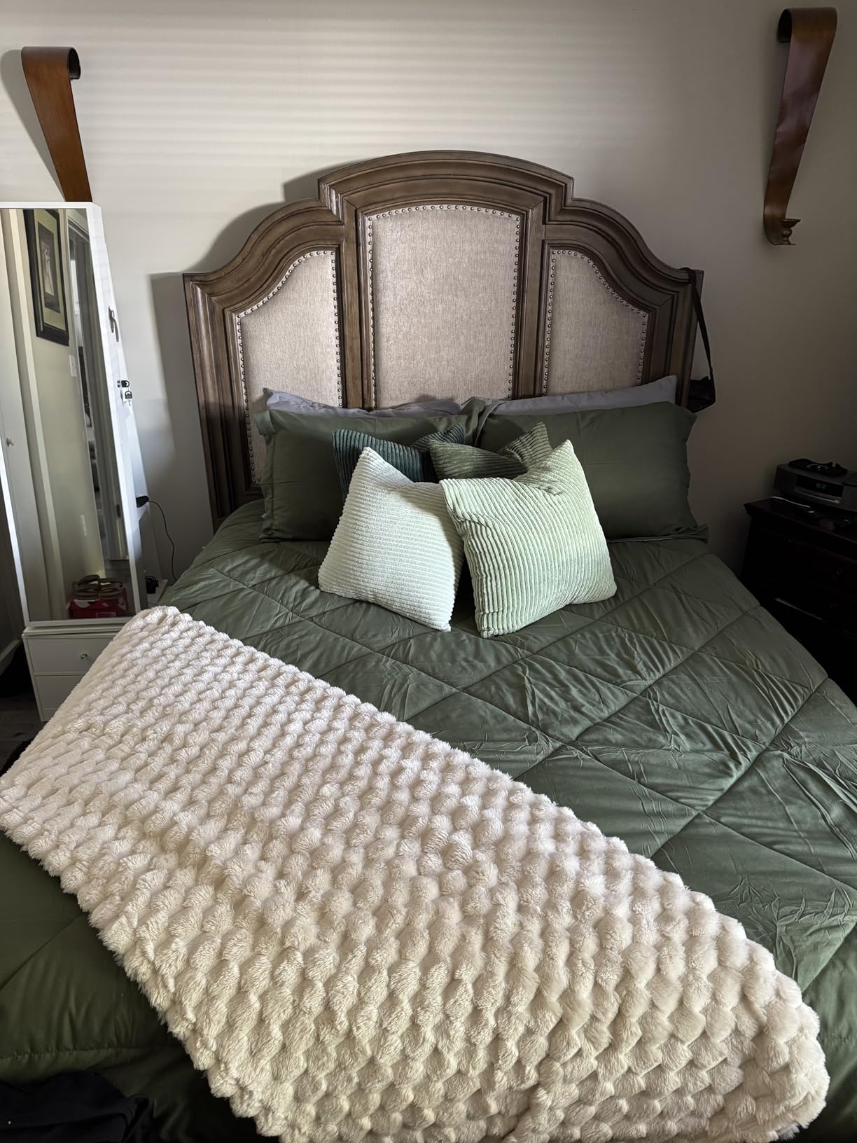 Bedsure Queen Comforter Set with Sheets - 7 Pieces Reversible Grey Bed in a Bag Queen, Eazy Care Queen Bedding Sets for All Seasons with 1 Flat & 1 Fitted Sheet, 2 Pillowcases and 2 Pillow Shams customer photo 2