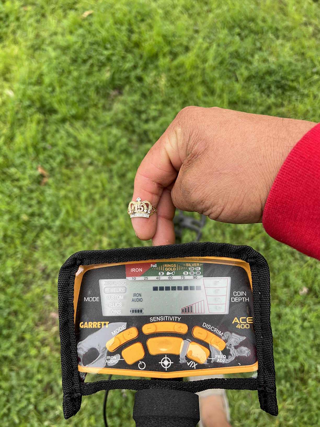 Garrett ACE 400 Metal Detector Bundle - Made in the USA - Digital Target ID, Iron Audio, Adjustable Frequency, Includes Pro-Pointer AT, Finders Box, & Searchcoil Cover customer photo 2