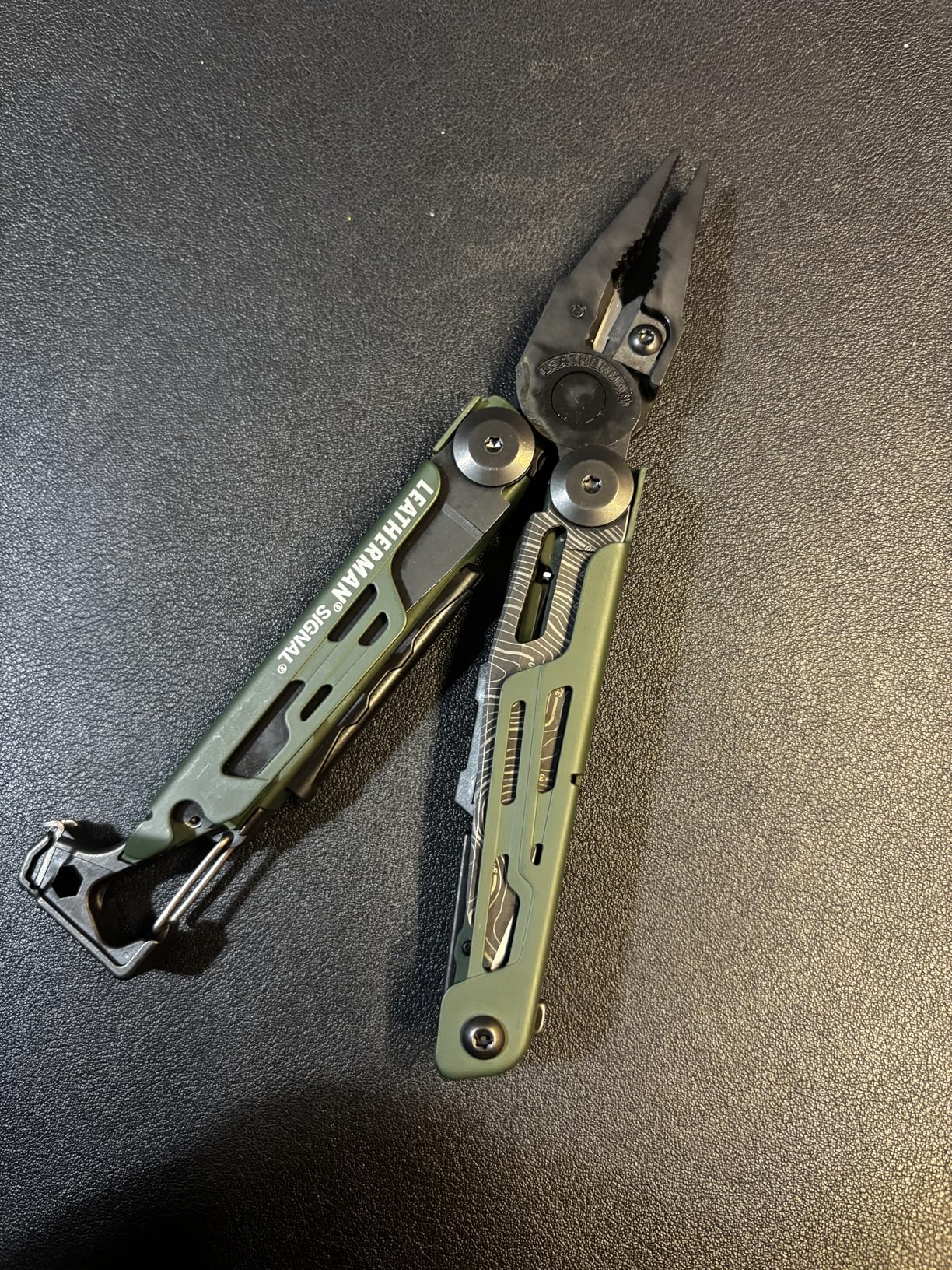 LEATHERMAN, Signal, 19-in-1 Multi-tool for Outdoors, Camping, Hiking, Fishing, Survival, Durable & Lightweight EDC, Made in the USA, Coyote Tan customer photo 1