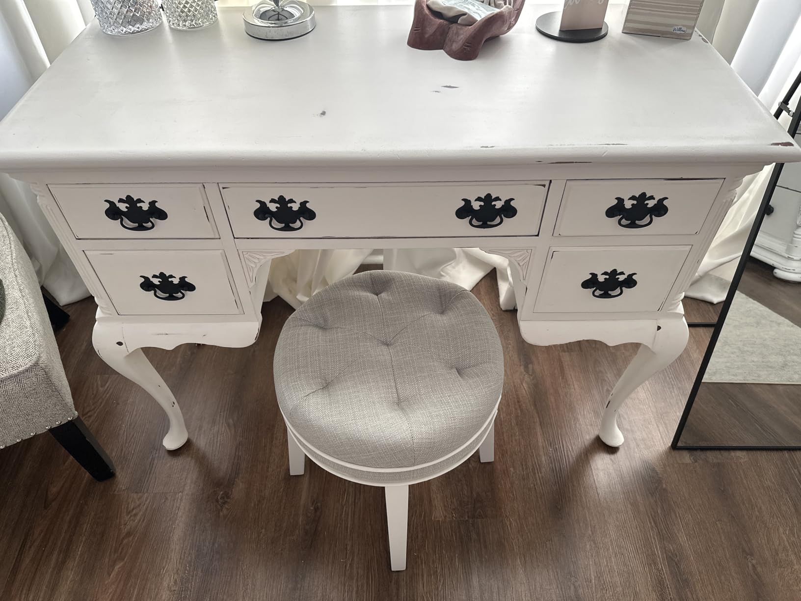 Hillsdale, Sophia Round Tufted Wood and Upholstered Backless Vanity Stool for Makeup Room or Bathroom, Gray customer photo 1