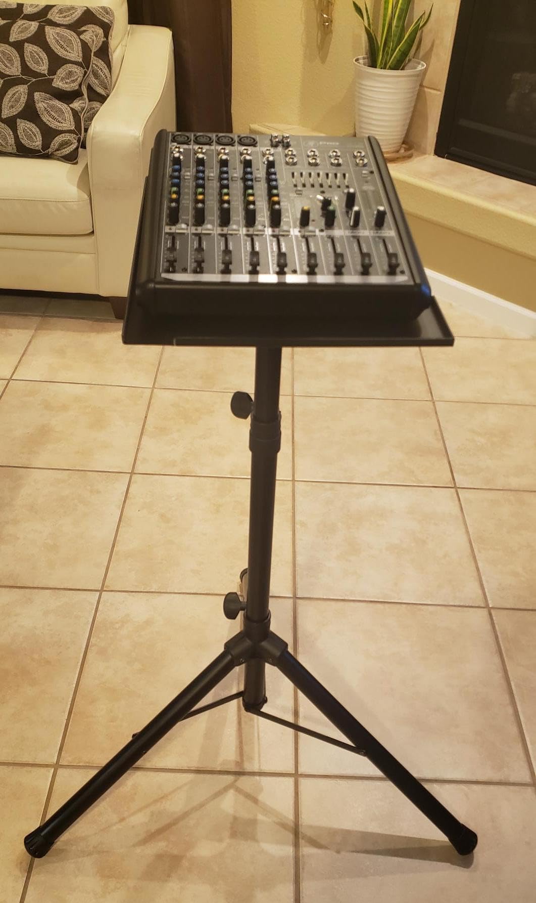 Amazon Basics Adjustable Height Portable Laptop Tripod Stand for Workstation, DJ Equipment, Projector, or Mixer, Black customer photo 2