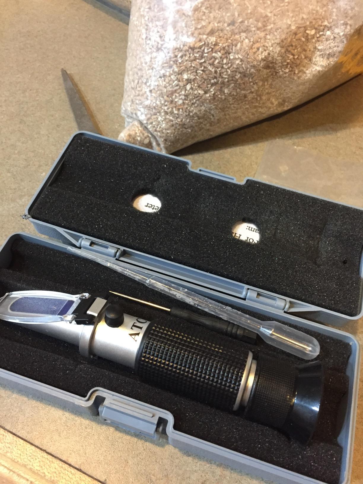 Honey Refractometer with ATC, Hobein Refractometer for Honey Moisture, Brix and Baume, 3-in-1 Uses, 58-90% Brix Scale Range Honey Moisture Tester, Ideal for Honey, Maple Syrup, Molasses, Bee Keeping customer photo 1