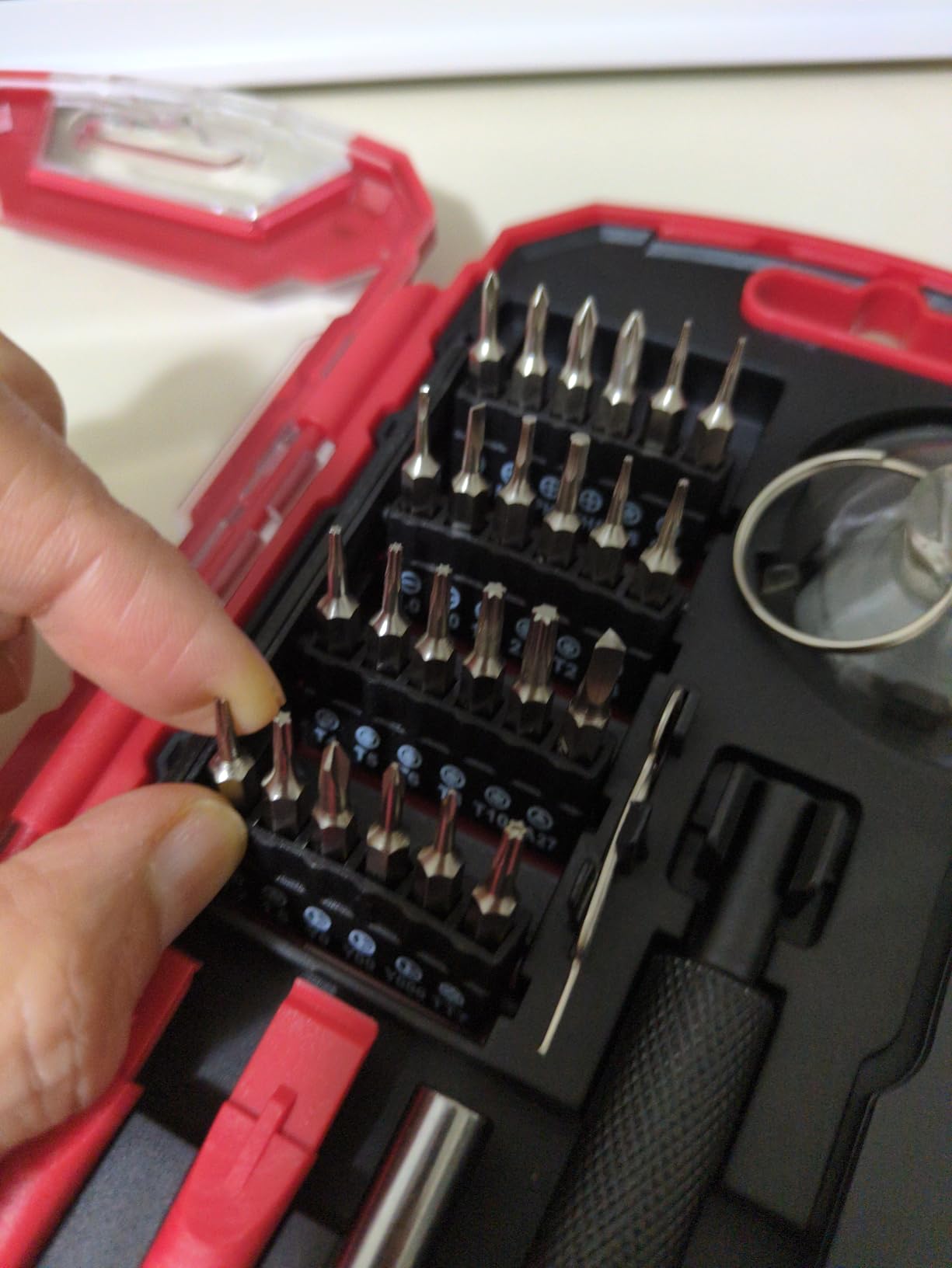 Amazon Basics Precision Screwdriver Set, 32-Piece Electronics Repair Tool Kit for Laptops, Smartphones, Eyeglasses, Watches, Magnetic Tip, Red customer photo 2