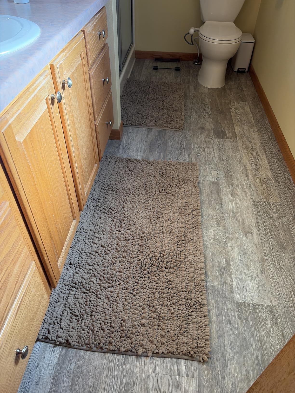 Yimobra Bathroom Rugs Non-Slip Washable, Extra Soft & Absorbent Chenille Bath Mat, Quick-Dry Plush Shaggy Floor & Vanity Bath Rugs for Tub & Shower, Modern Home Decor Accessories, 24 x 17, Grey customer photo 2