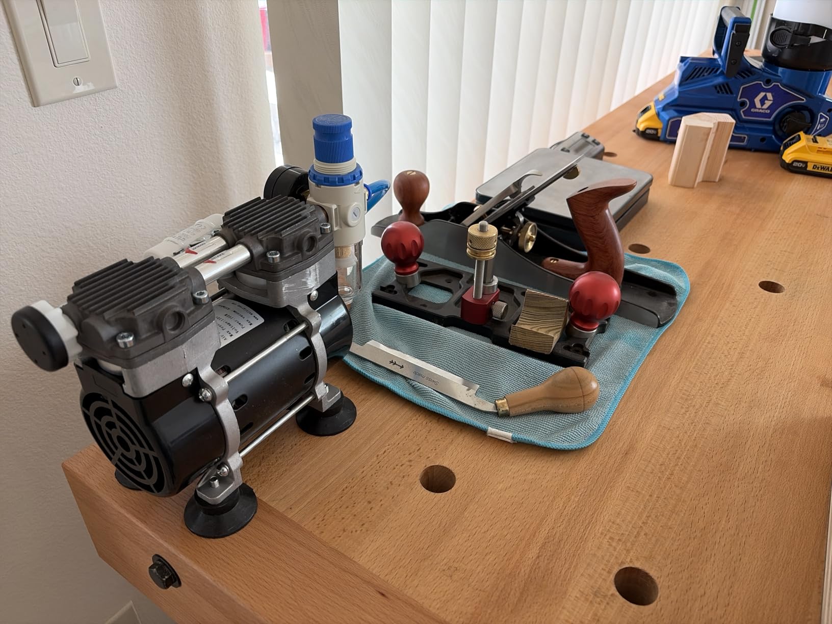 2-Stage 50L/m Oil Free Lab Vacuum Pump Oilless Medical Mute Pump HZW-165 (110V) customer photo 2