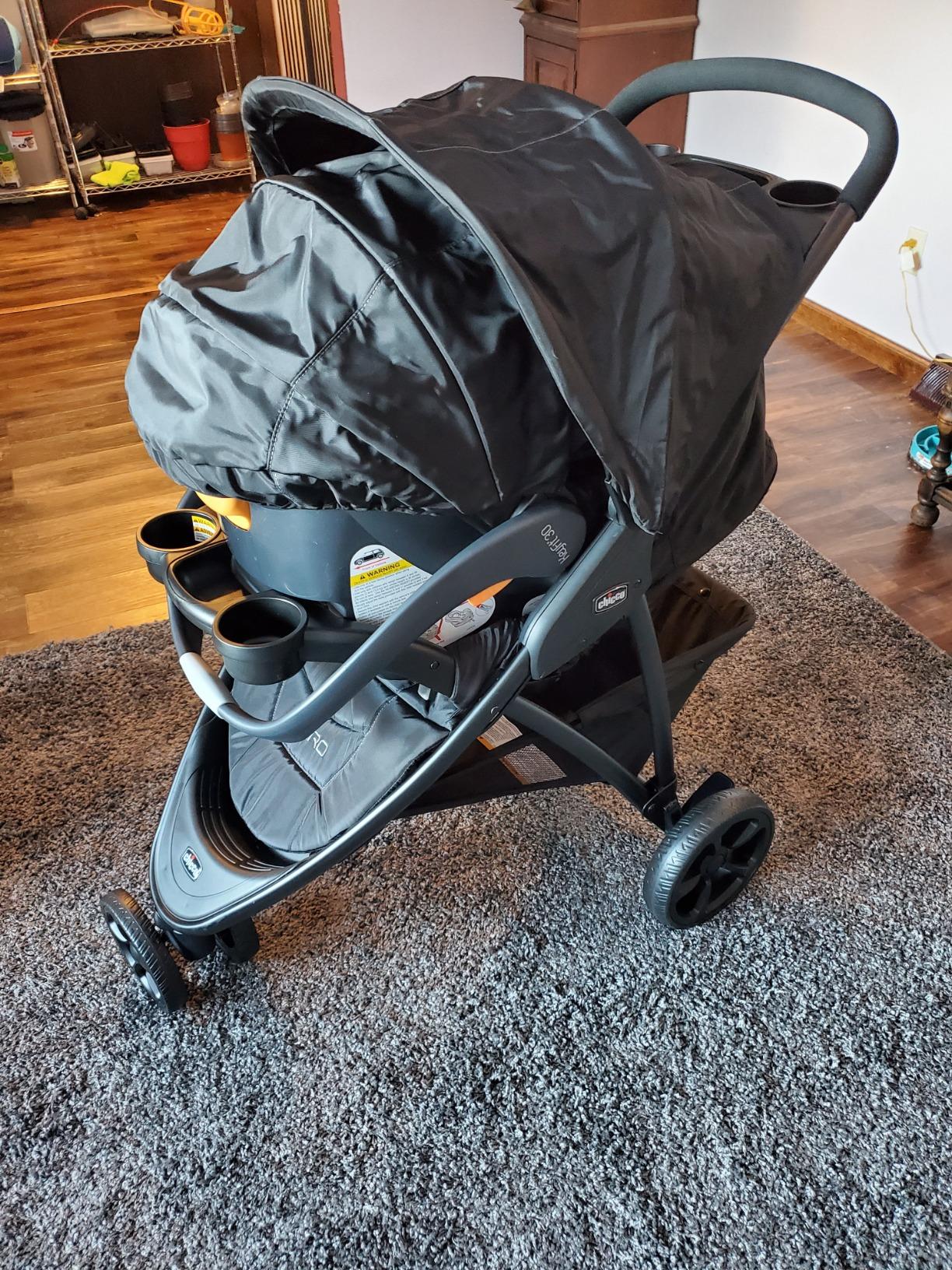 Chicco Viaro Travel System, Viaro Quick-Fold Stroller with KeyFit 30 Infant Car Seat and Base, Black/Black customer photo 2