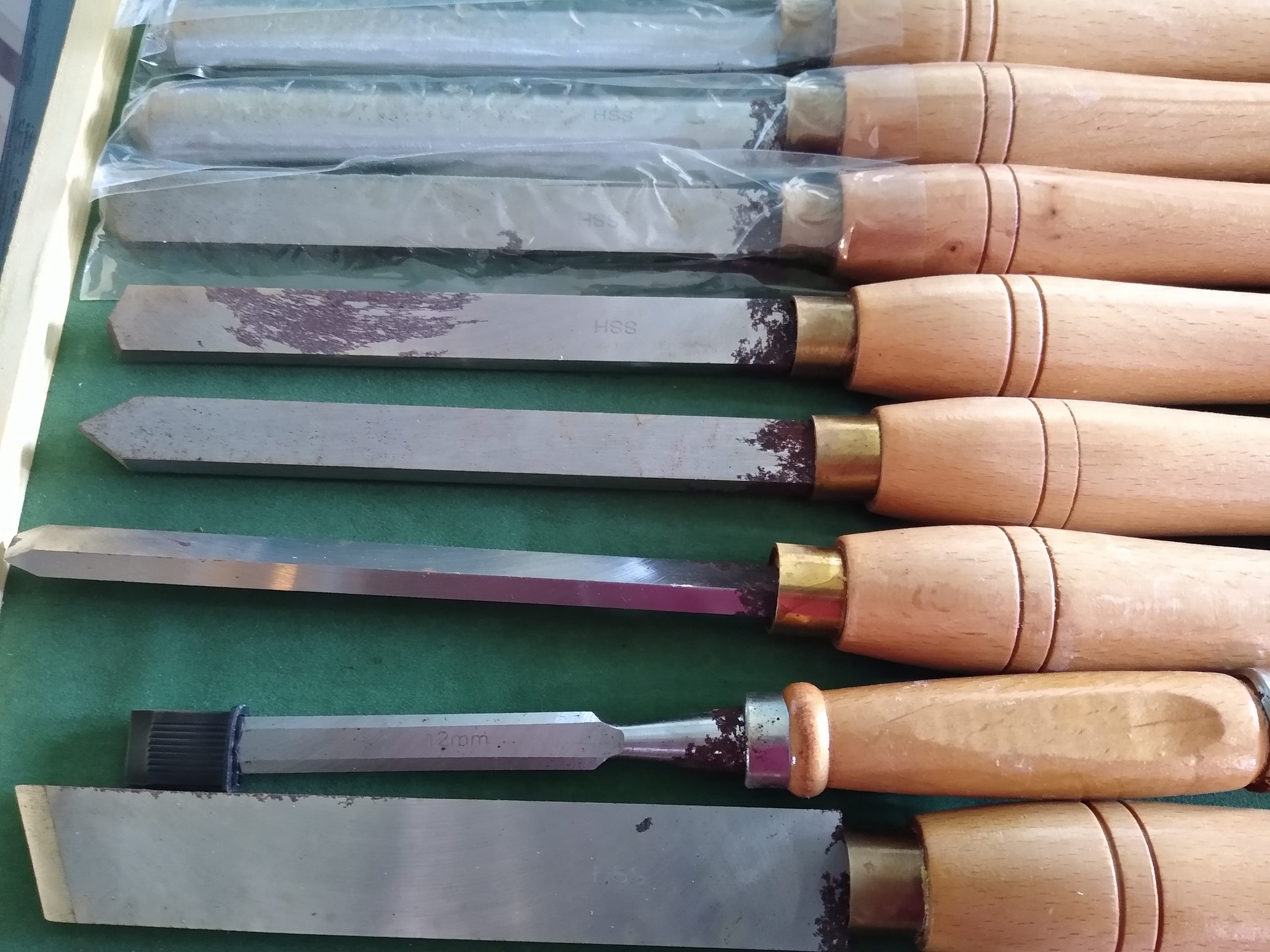 VEVOR Woodworking Lathe Chisel Set 8 Pieces HSS Steel Blades Wood Turning Tools Wooden Case for Storage for Carving Root Furniture One Free Chisel customer photo 1