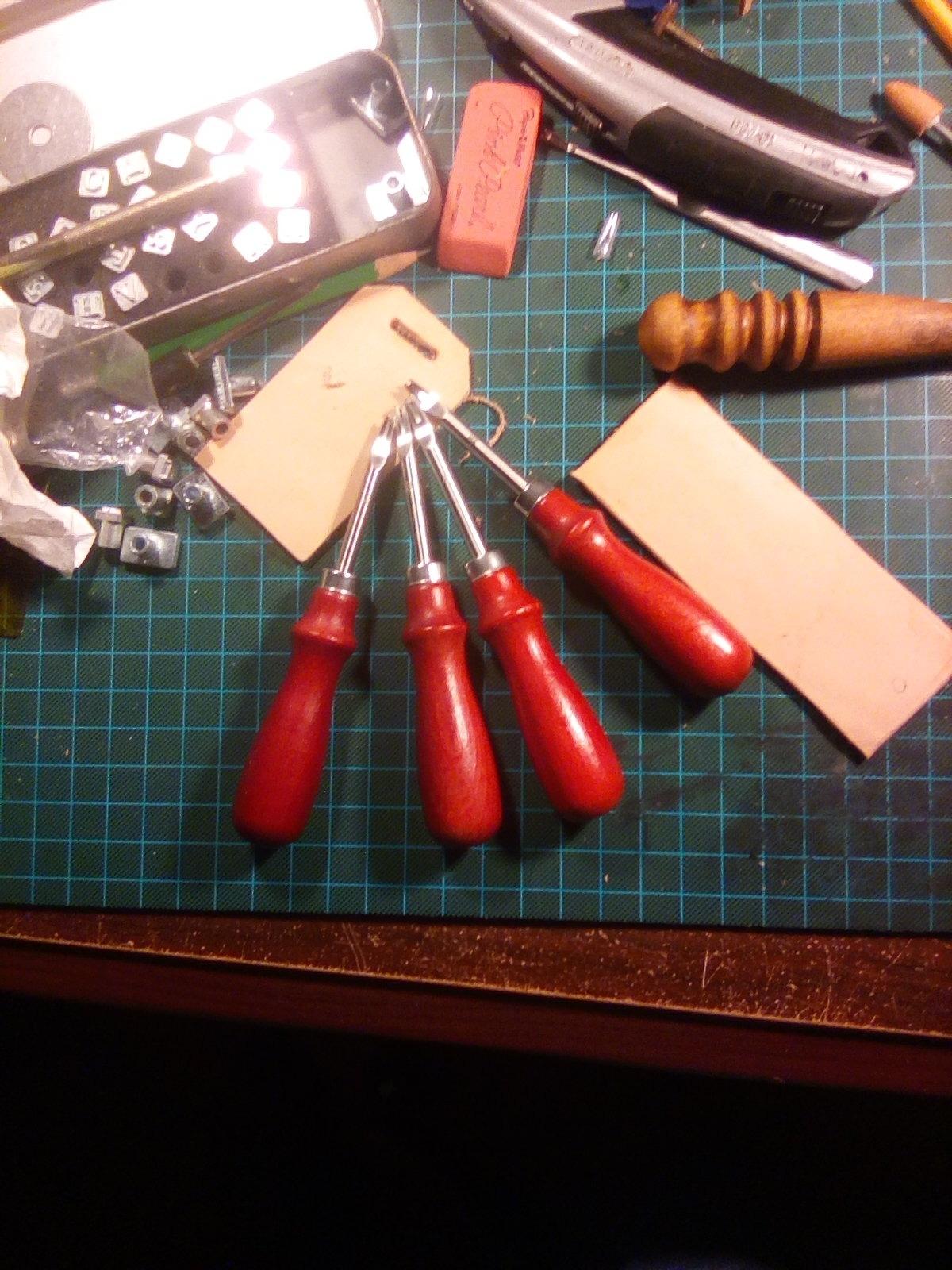 Mudder 4 Pcs Leather Bevelers Edge Beveler Craft Set Beveling & Skiving Tool for Edge Finishing Corner Rounding Leather Shaving Gifts for Artisans DIY Enthusiasts Hobbyists Studio, 0.8/1.0/1.2/1.5mm customer photo 2