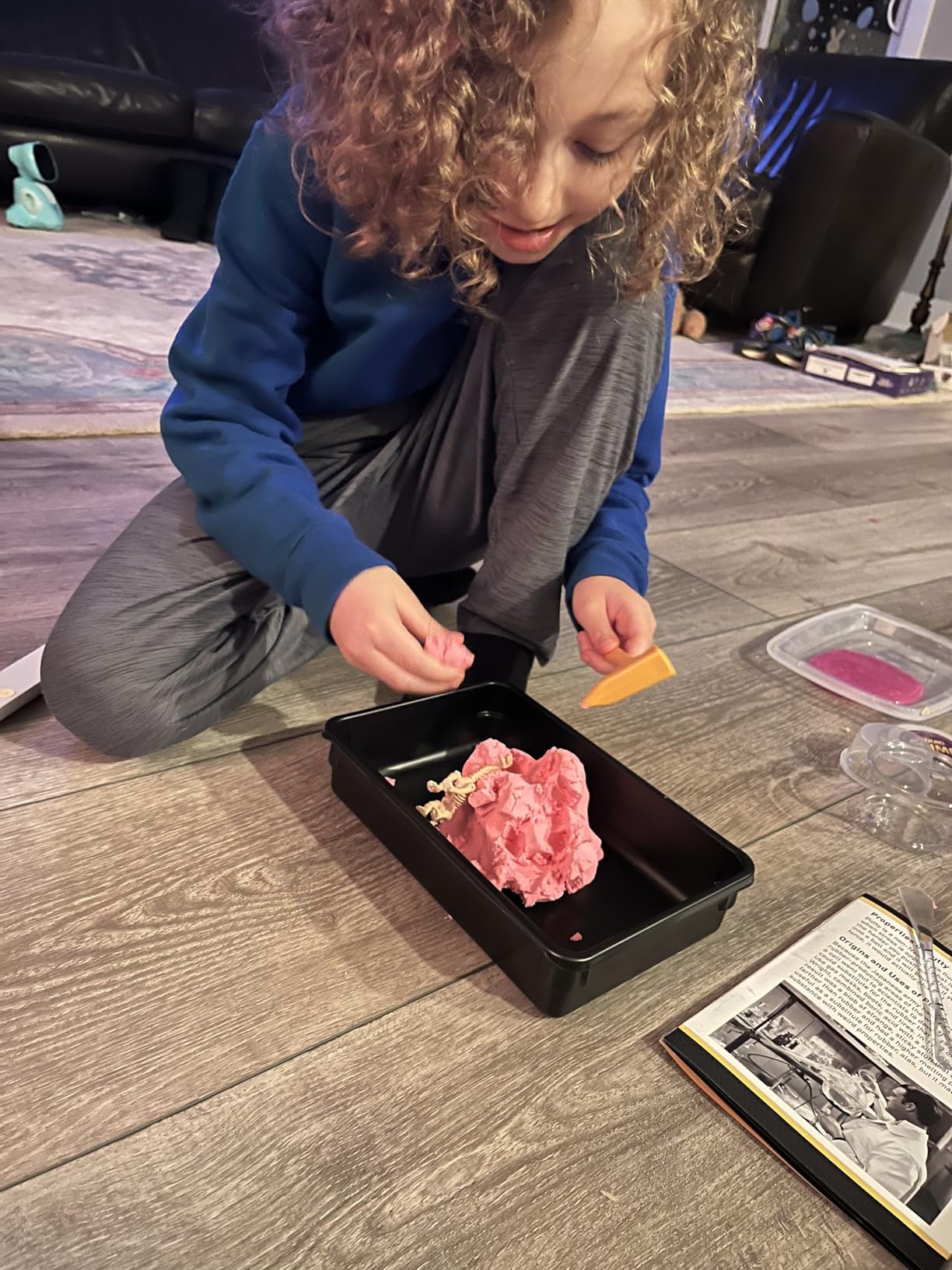 National Geographic Earth Science Kit - 100+ Science Experiments & Activities for Kids, Crystal Growing, Volcano Science Kit, Rock Collection, STEM Project Toy for Boys & Girls (Amazon Exclusive) customer photo 1