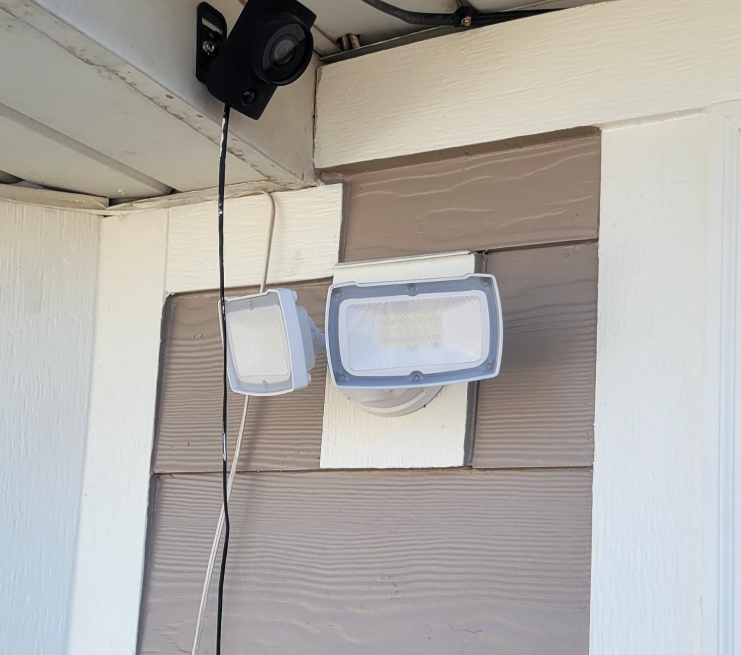 LEPOWER 3000LM Flood Lights Outdoor, 28W 5500K LED Security Light Switch Controlled, IP66 Waterproof Outdoor Lights, Wall Mount Exterior Flood Light with 2 Adjustable Heads Floodlights Outside customer photo 1