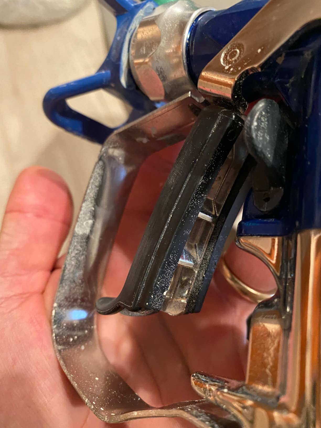 Contractor PC Compact Airless Spray Gun with RAC X FFLP 210 SwitchTip customer photo 1