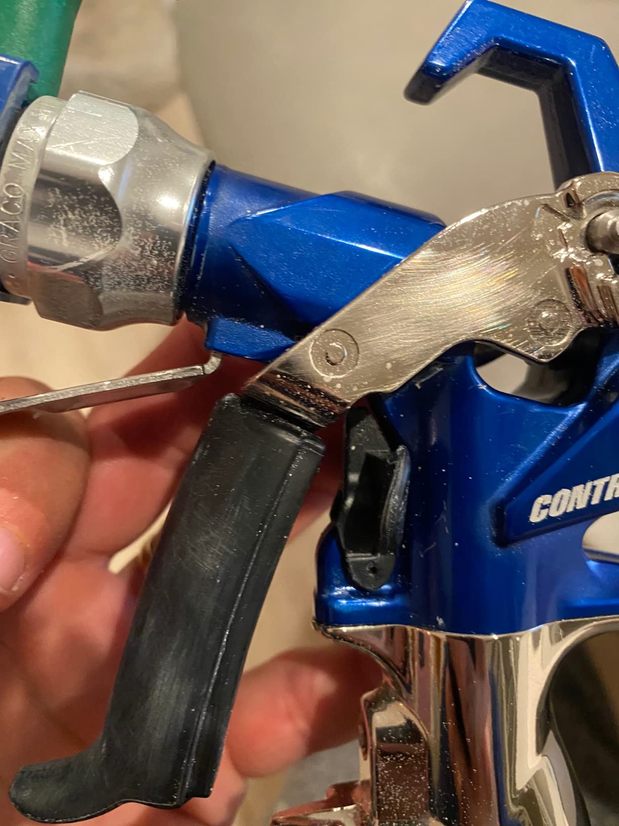 Contractor PC Compact Airless Spray Gun with RAC X FFLP 210 SwitchTip customer photo 2