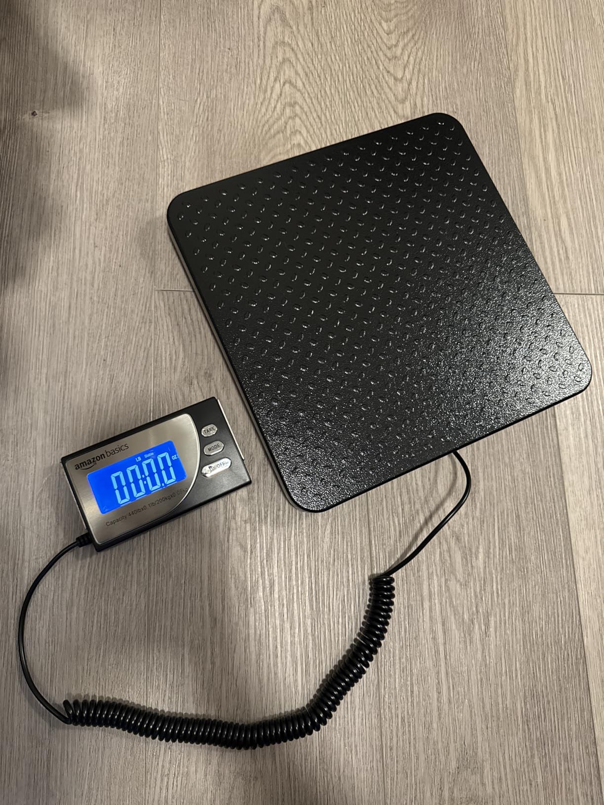 Amazon Basics Digital Postal Scale with Tare Function, Heavy Duty, Aluminium Platform, 440 lb Capacity, Digital Shipping, Portable, Black customer photo 2