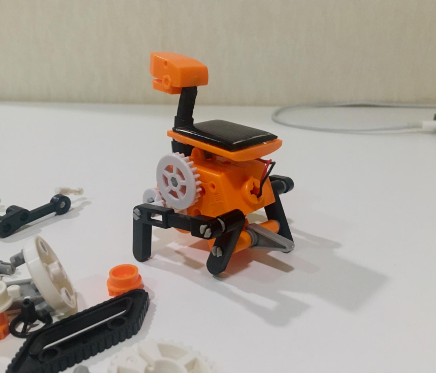 Thames & Kosmos SolarBots: 8-in-1 Solar Robot STEM Experiment Kit | Build 8 Cool Solar-Powered Robots in Minutes | No Batteries Required | Learn About Solar Energy & Technology | Solar Panel Included customer photo 2