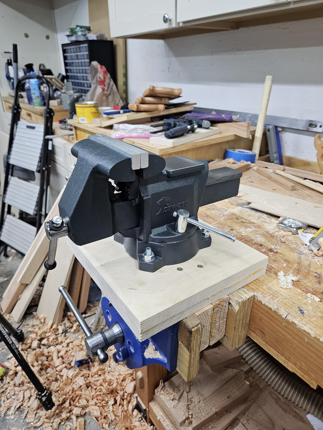 Forward CR50A-5.5In Bench Vise Heavy Duty Vice with Anvil and 210 Degrees Swivel Base (5 1/2
