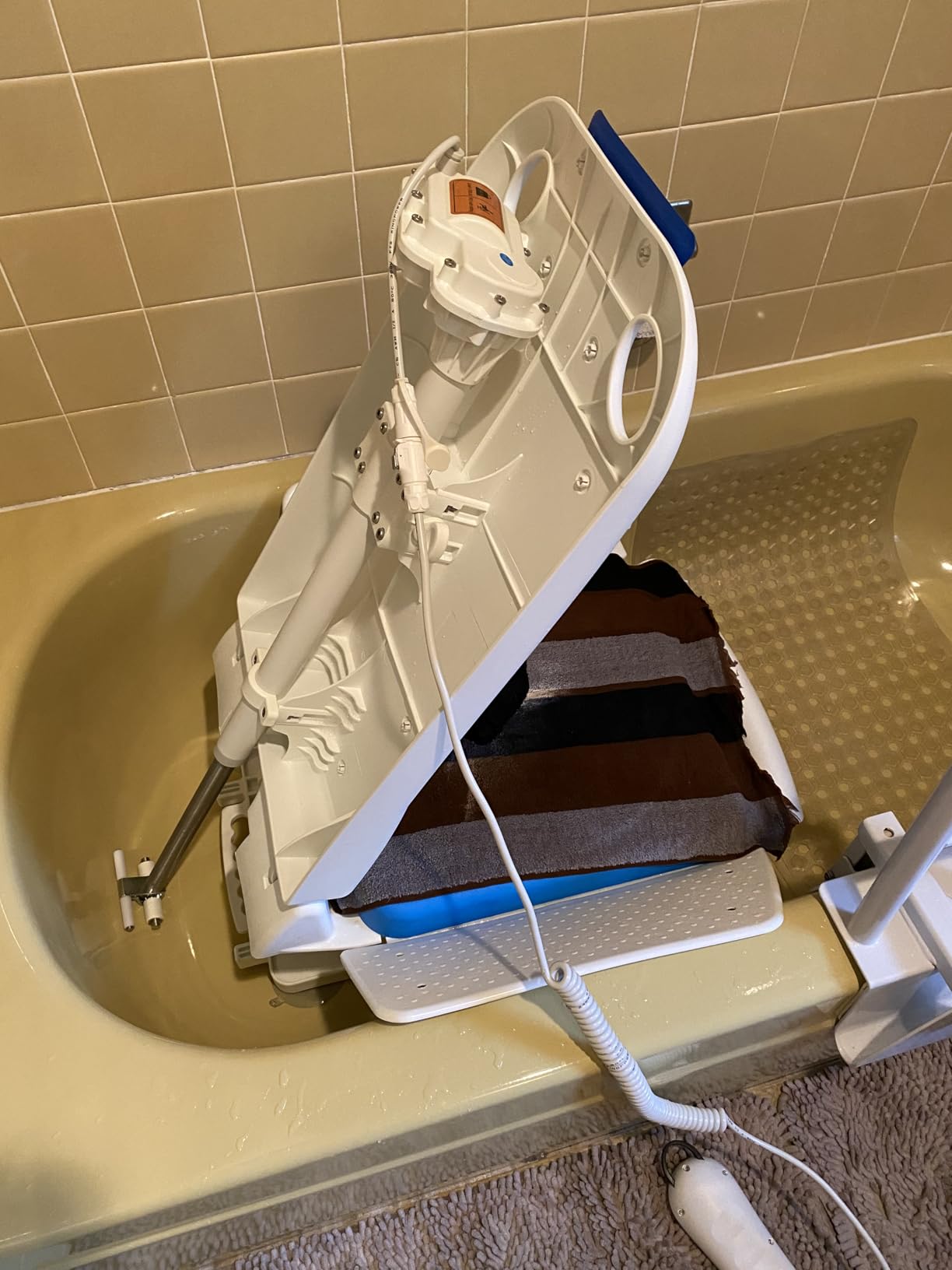 Platinum Health Tranquilo Premium Electric Bath Lift with Padded, SAFESWIVEL Rotating SEAT and Electric Recline. 300lb. Lifting Capacity and Extra High Lifting Range up to 21.5 inches customer photo 2