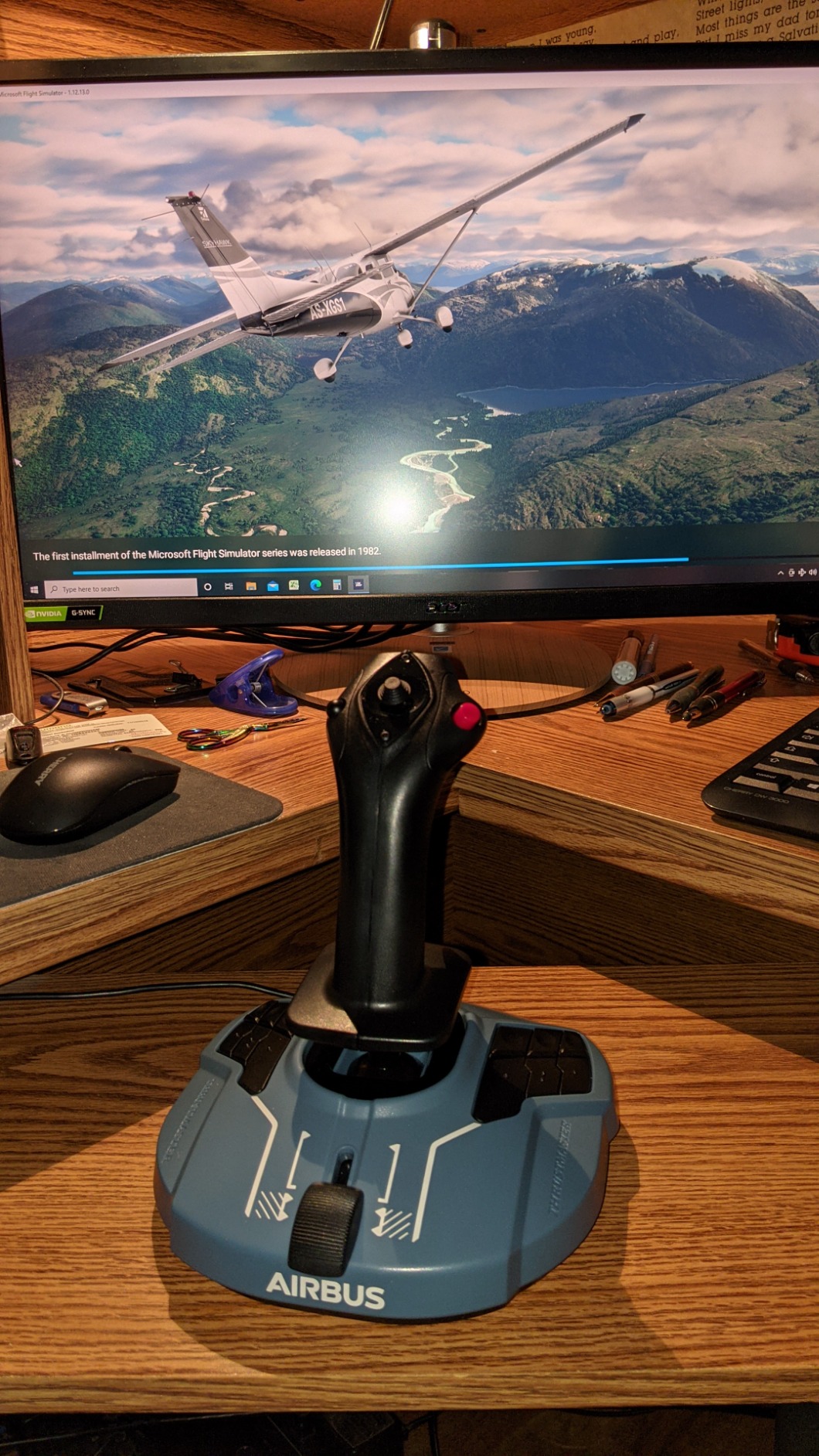 Thrustmaster TCA Sidestick Airbus Edition, Magnetic Sensor Flight Joystick, 17 Action Buttons, Built-In Throttle with Thrust Reverser, Officially Licensed Airbus Replica for Flight Simulator, Compatible with PC customer photo 1