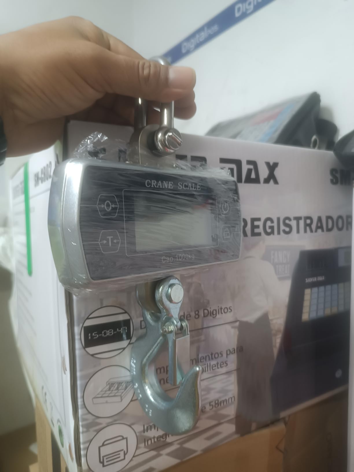 Bonvoisin Digital Crane Scale 2200lb/1000kg Industrial Hanging Scale Digital Heavy Duty for Farms Portable Big Hoist Wild Game Scale kg/lb/N customer photo 2