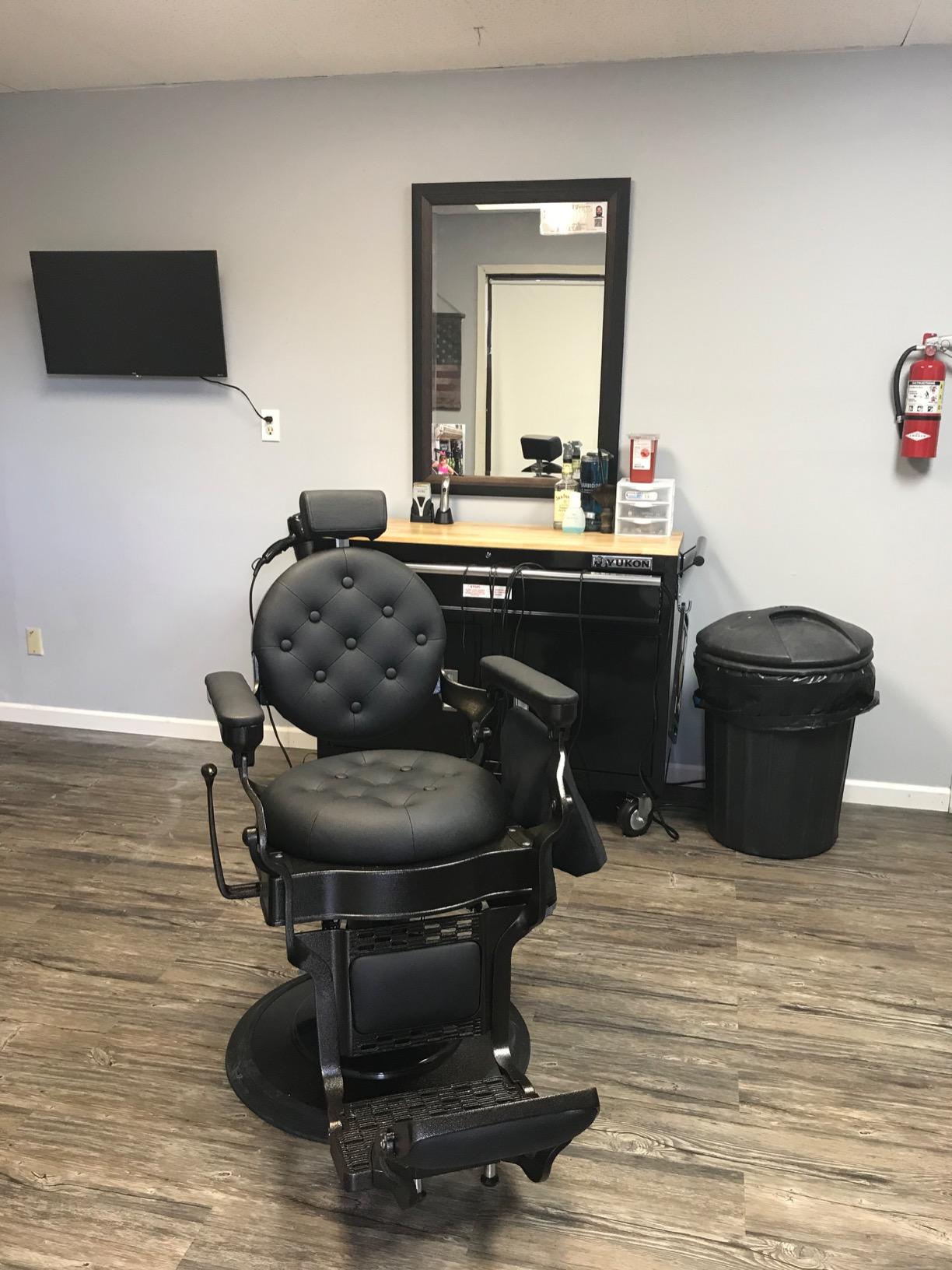 BarberPub Vintage Barber Chair Heavy Duty Metal Frame All Purpose Hydraulic Recline Salon Beauty Spa Equipment 2947 Black with Black Frame customer photo 1