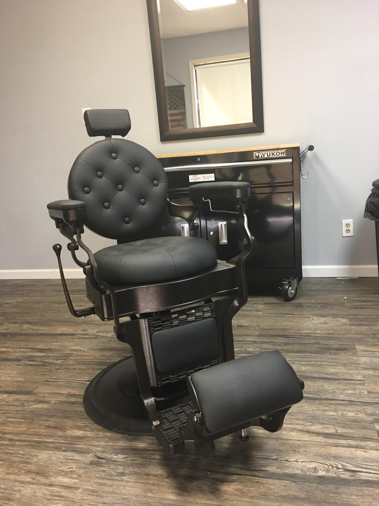 BarberPub Vintage Barber Chair Heavy Duty Metal Frame All Purpose Hydraulic Recline Salon Beauty Spa Equipment 2947 Black with Black Frame customer photo 2
