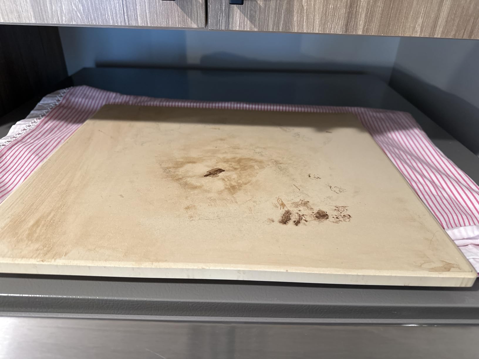 Unicook Large Pizza Stone for Oven and Grill, Heavy Duty Baking Stone for Bread, Thermal Shock Resistant Cordierite Pizza Pan, 16 x 14 Inch Rectangular customer photo 1
