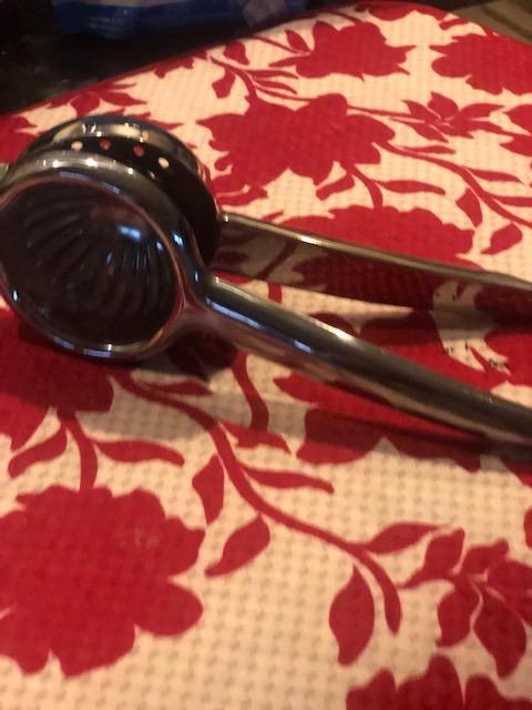 Upgraded Lemon Squeezer Meidong Super Stainless Steel 304 Hand Press Juicer Manual Citrus for Juicing Lemon and Limes, Vegetables customer photo 1