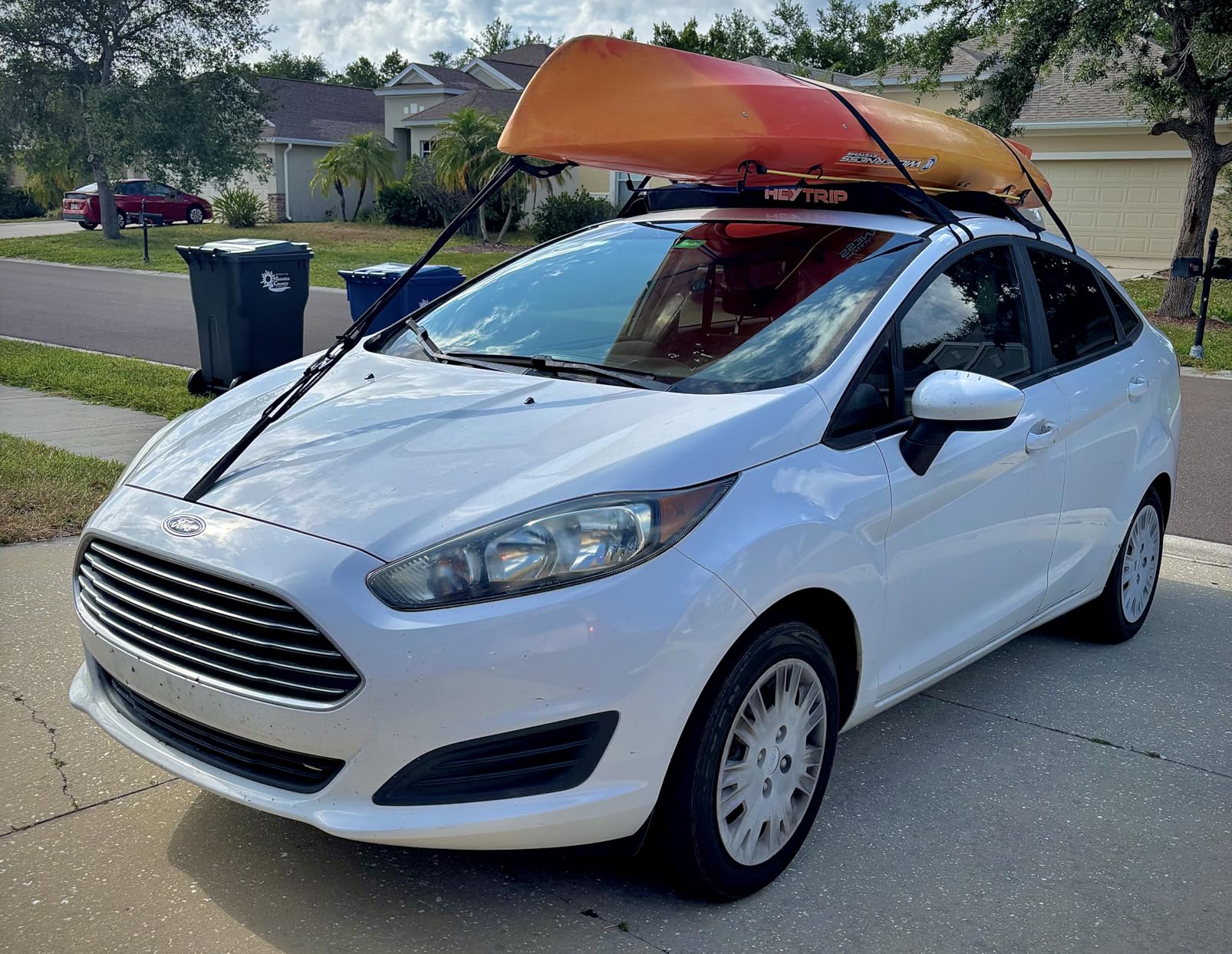 HEYTRIP Universal Soft Roof Rack Pads for Kayak/Surfboard/SUP/Canoe with 15FT Tie-Down Straps and Storage Bag customer photo 1