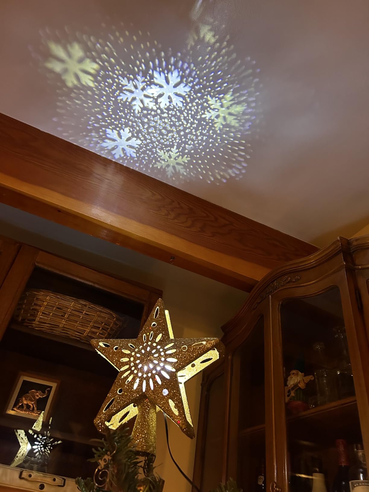 Christmas Star Tree Topper with Built-in Led Snowflake Projector Lights Hollowed Pentagram Tree Topper,Plug in Christmas Tree Ornament for Indoor Office Xmas New Year Holiday Tree Decoration customer photo 2