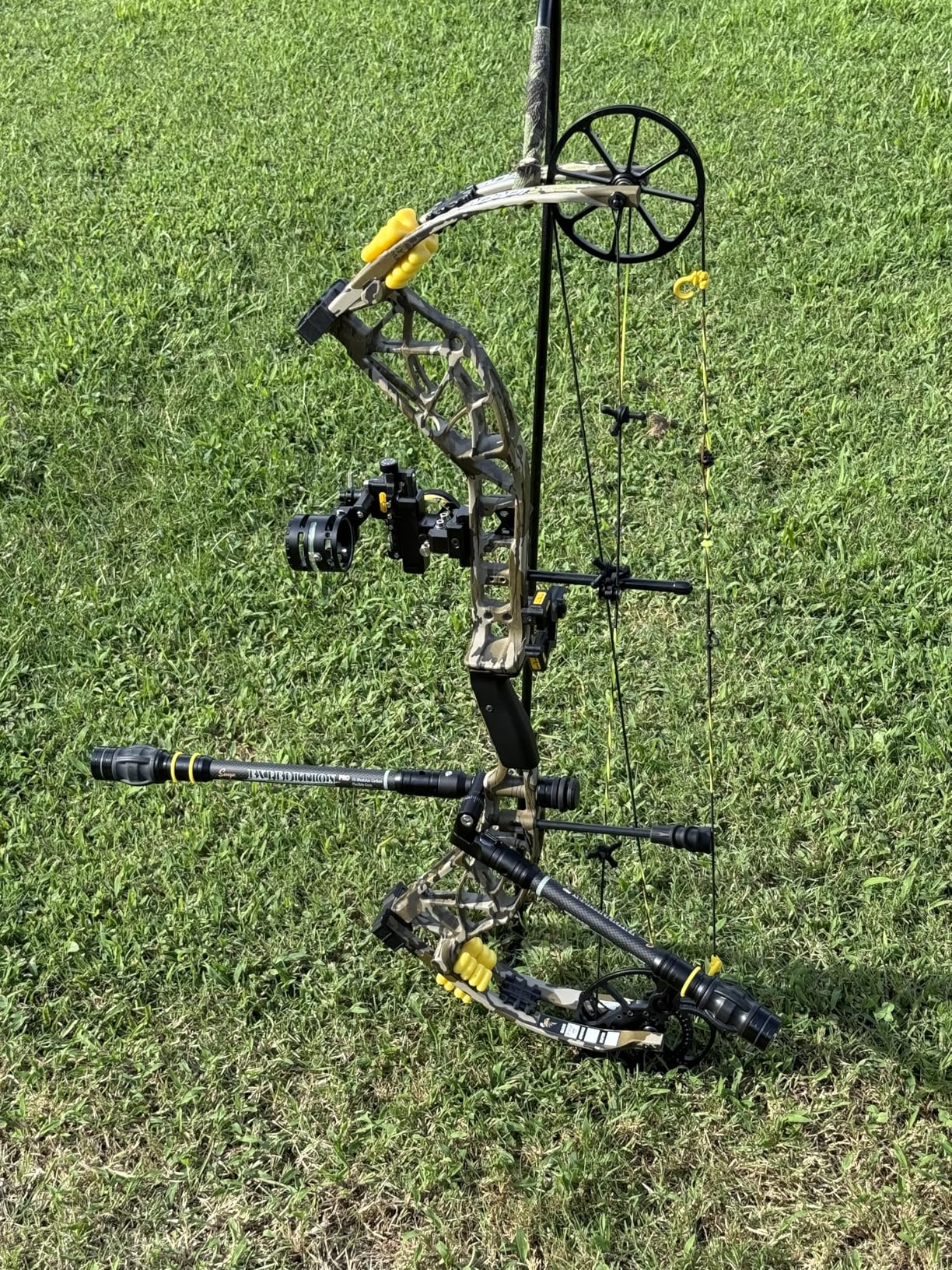 SUNYA Archery Bow Stabilizer for Compound Bow, Carbon Fiber Body Flexible Core, Damping System and Weights Kit, Expedition Series customer photo 2