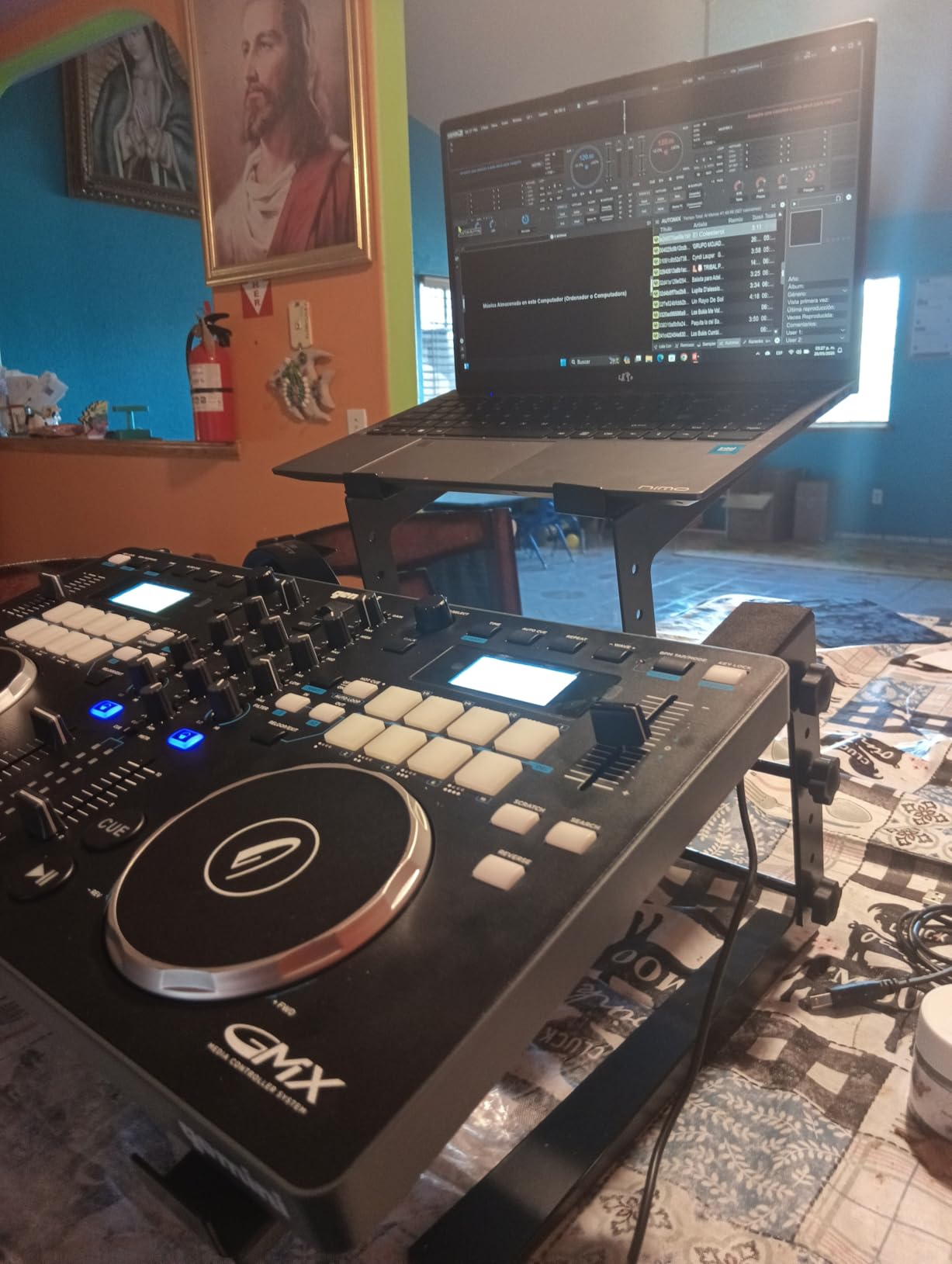 Headliner Covina DJ Controller Stand (HL20003), Rubber customer photo 1
