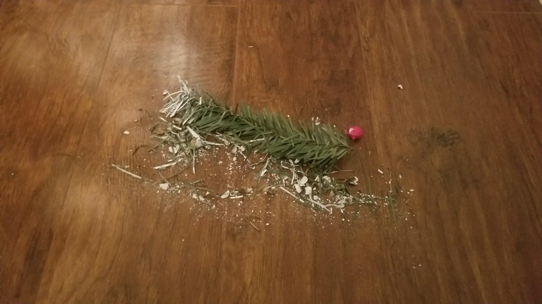 Best Choice Products Christmas Tree Pre-Lit, Pre-Decorated Artificial 7.5ft Frosted Pine Holiday Decoration w/Frosted Tips, Pine Cones, Berries customer photo 1