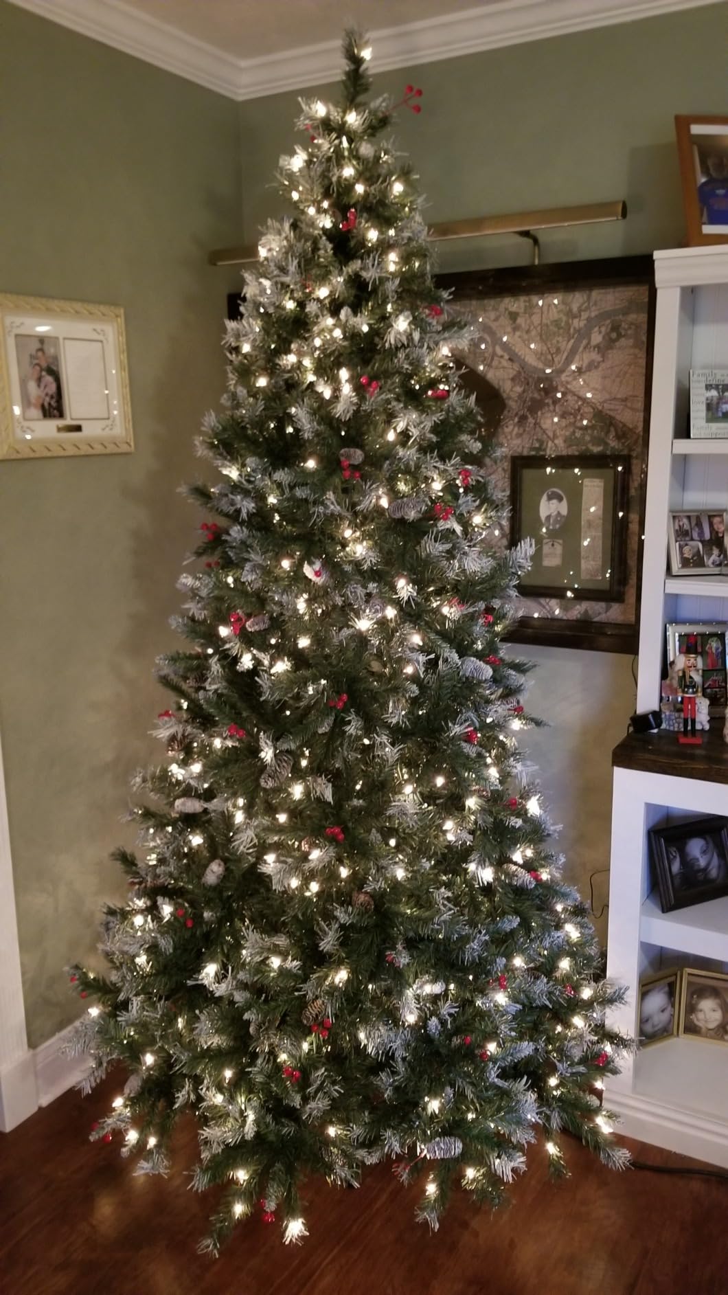 Best Choice Products Christmas Tree Pre-Lit, Pre-Decorated Artificial 7.5ft Frosted Pine Holiday Decoration w/Frosted Tips, Pine Cones, Berries customer photo 2