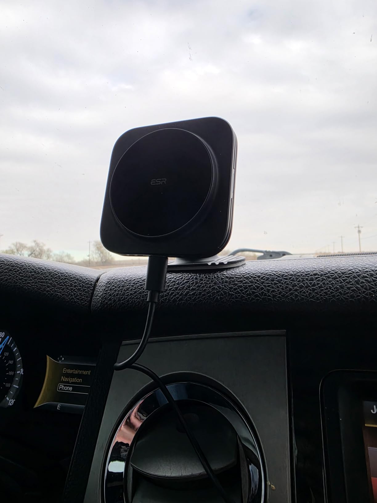 ESR for MagSafe Car Mount Charger, 15W Magnetic Wireless Car Charger, Air Vent Dashboard Phone Holder Mount for iPhone 17 Pro Max 16 15 14 13, Galaxy S25, Fast Charging customer photo 2